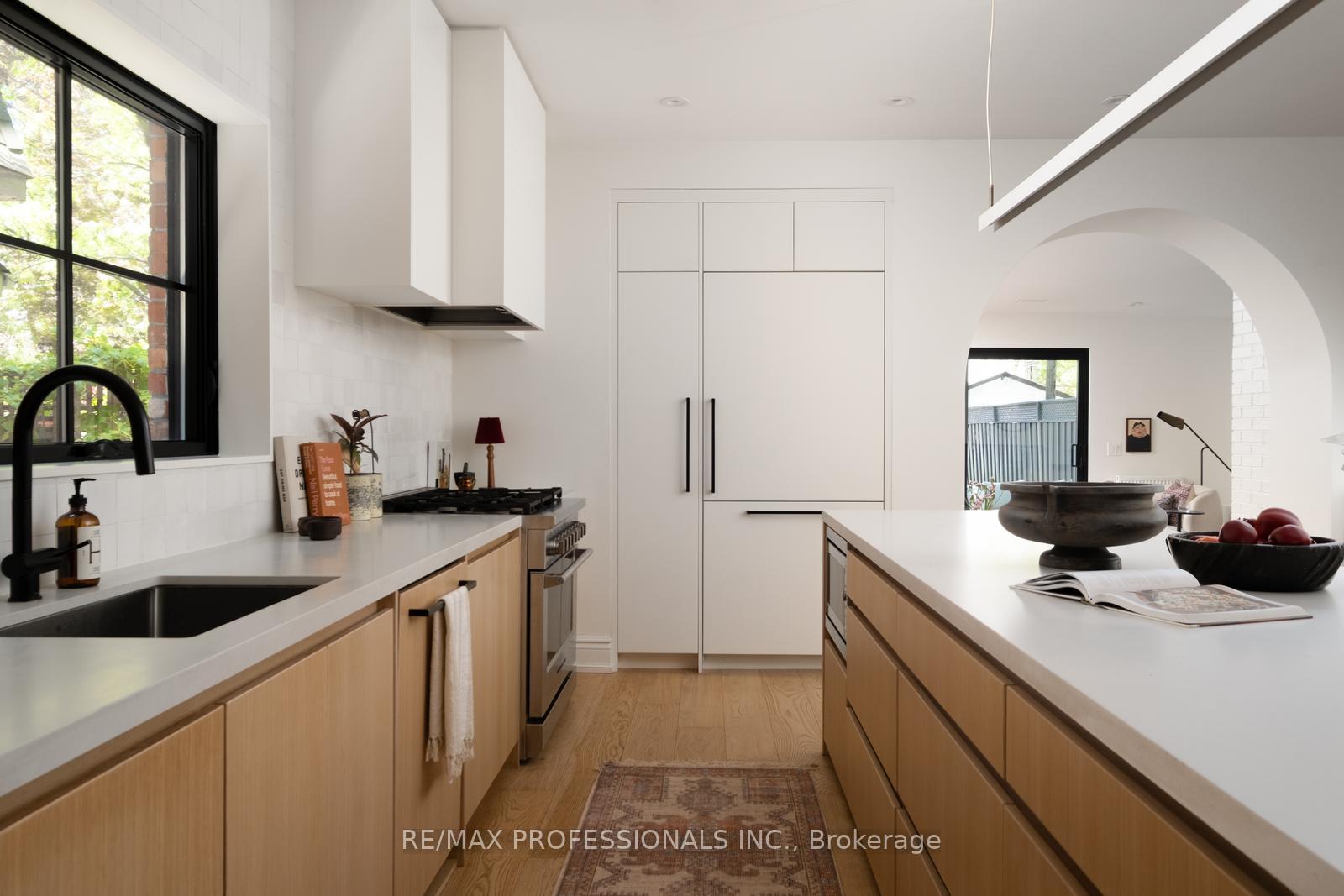 Photo 13 of 286 Wright Avenue, Toronto, High Park-Swansea — HOMEH
