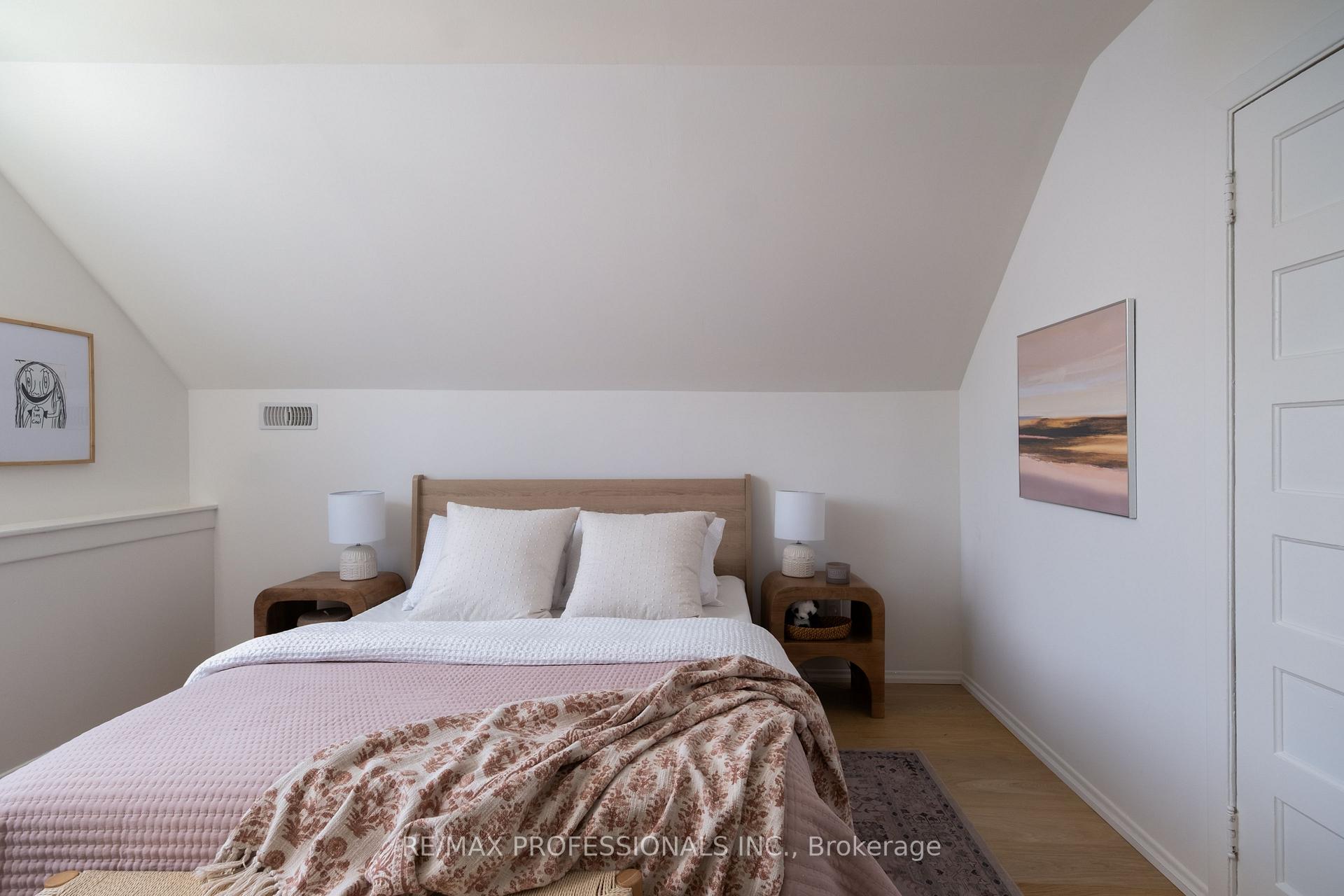 Photo 40 of 286 Wright Avenue, Toronto, High Park-Swansea — HOMEH