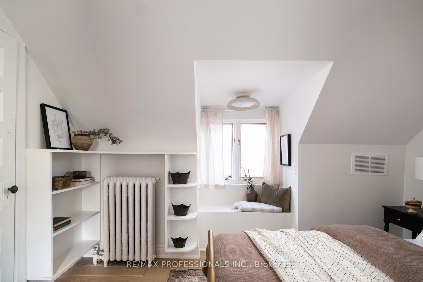Photo 46 of 286 Wright Avenue, Toronto, High Park-Swansea — HOMEH