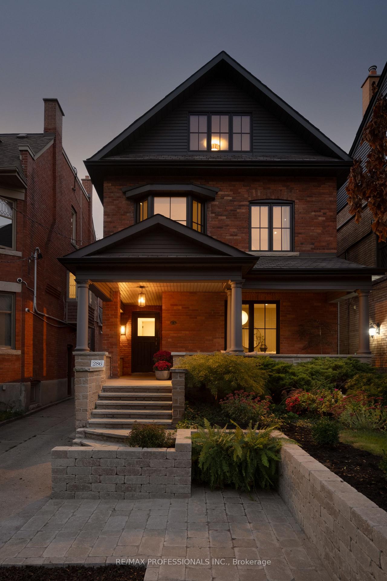 Photo 4 of 286 Wright Avenue, Toronto, High Park-Swansea — HOMEH