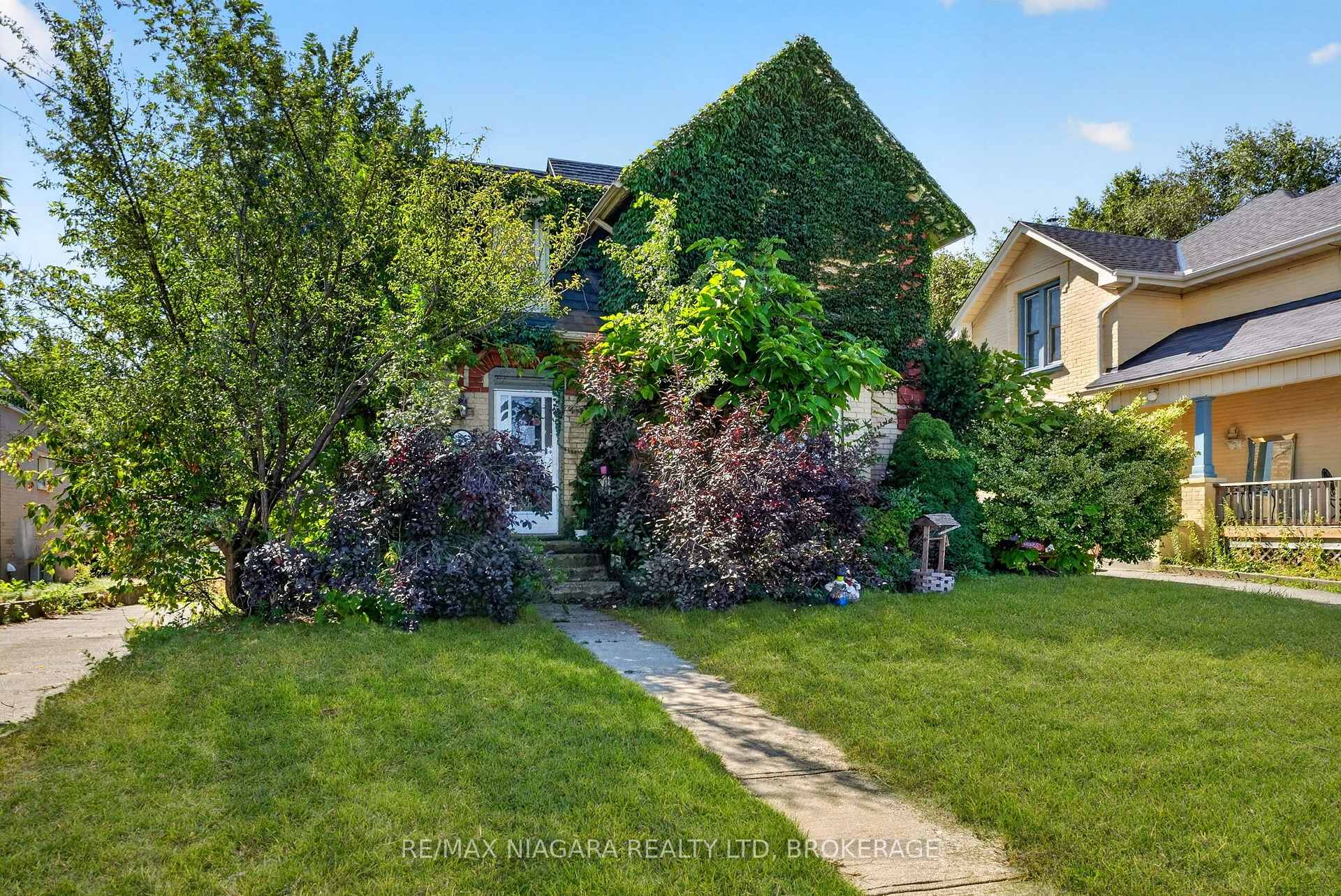 Photo 2 of 156 Terrace Hill Street, Brantford, North Ward — HOMEH