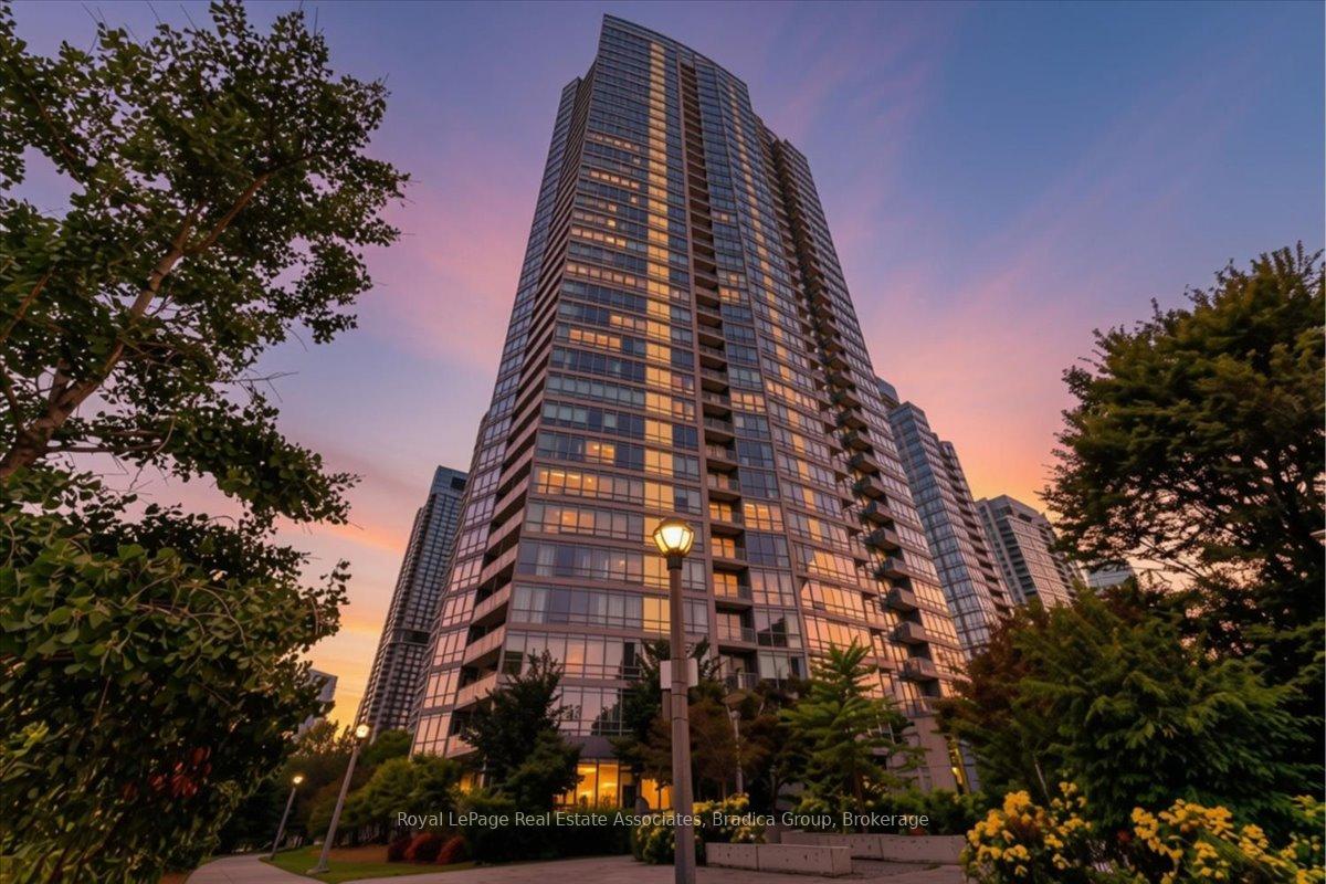 Photo 3 of Unit 3203, 5 Mariner Terrace, Toronto, Waterfront Communities — HOMEH