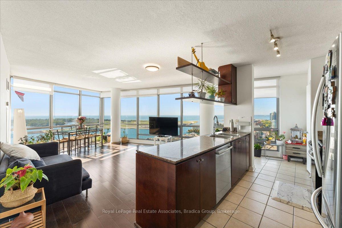 Photo 17 of Unit 3203, 5 Mariner Terrace, Toronto, Waterfront Communities — HOMEH