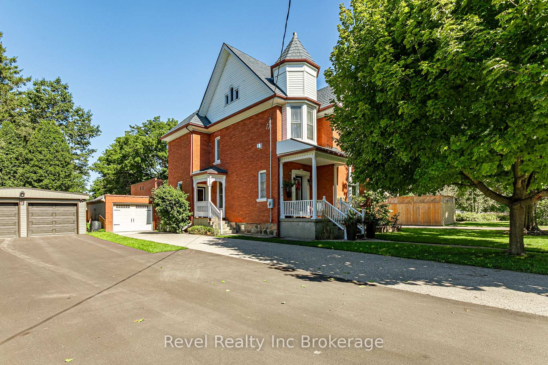 Photo 2 of 104 Ann Street, Ingersoll, Ingersoll - South — HOMEH