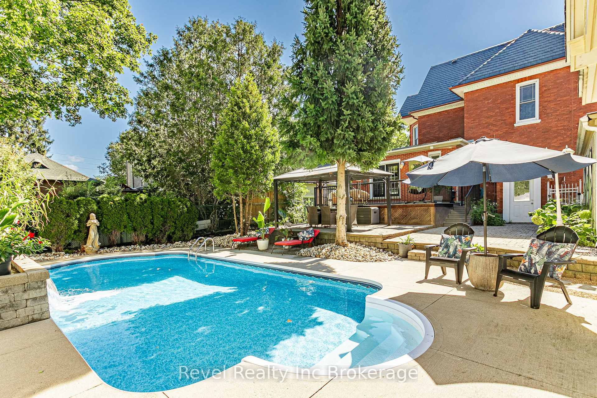 Photo 4 of 104 Ann Street, Ingersoll, Ingersoll - South — HOMEH