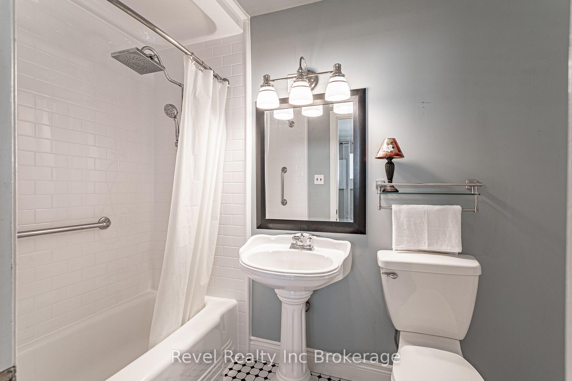 Photo 28 of 104 Ann Street, Ingersoll, Ingersoll - South — HOMEH