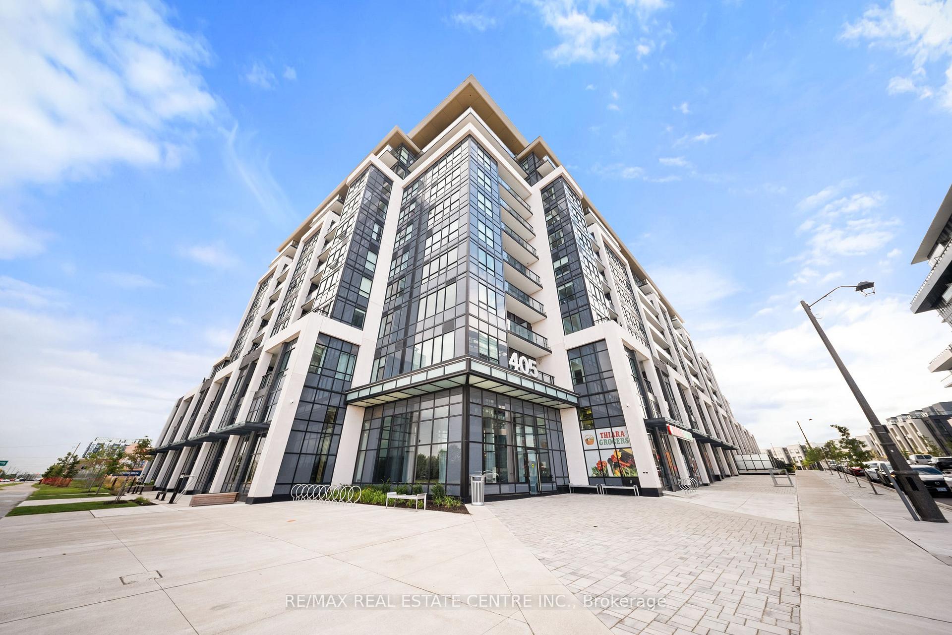 Front of Unit 316, 405 Dundas Street W