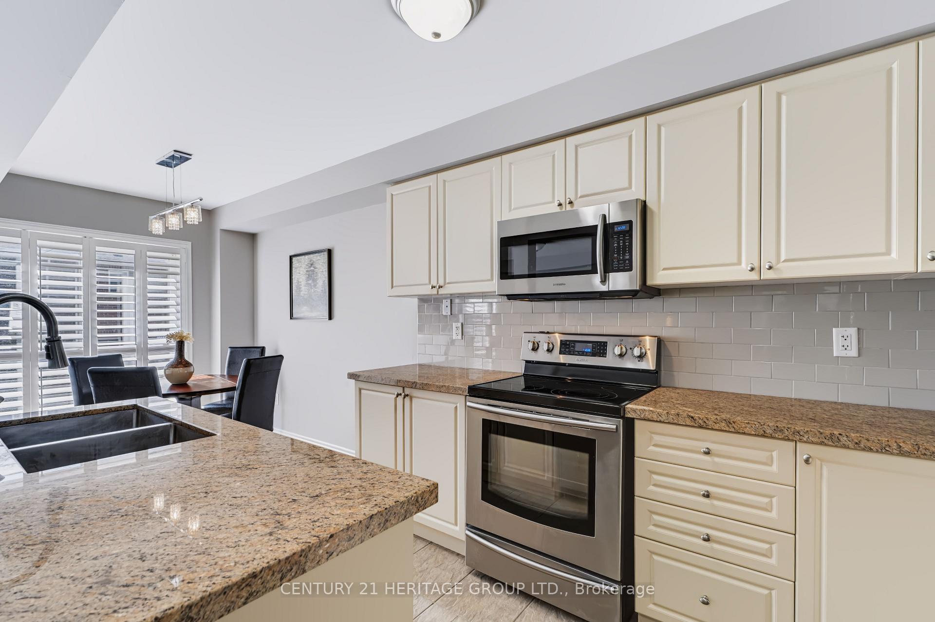 Photo 10 of 39 Stoyell Drive, Richmond Hill, Jefferson — HOMEH
