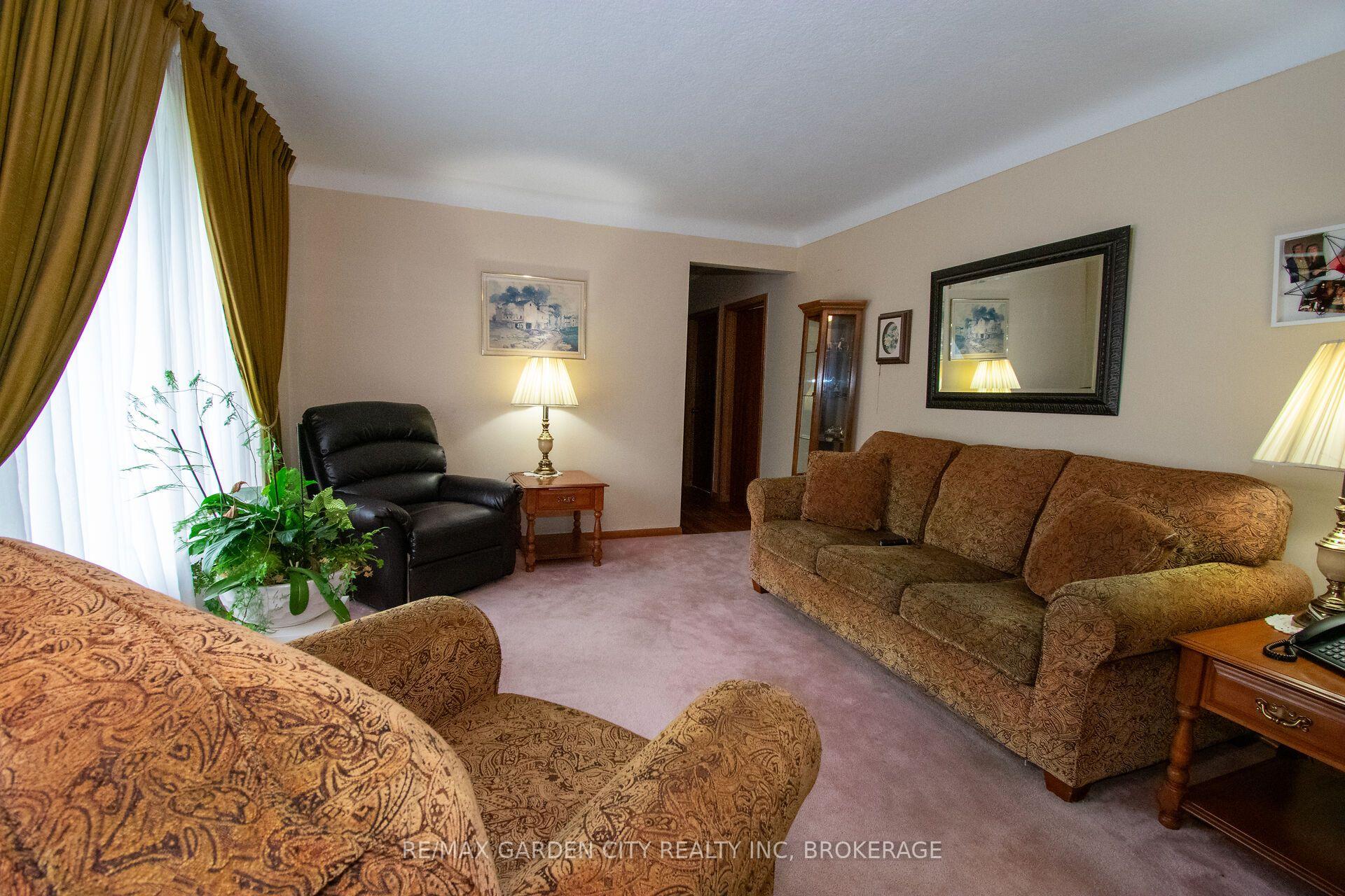 Photo 5 of 103 Kilgour Avenue, Welland, Broadway — HOMEH