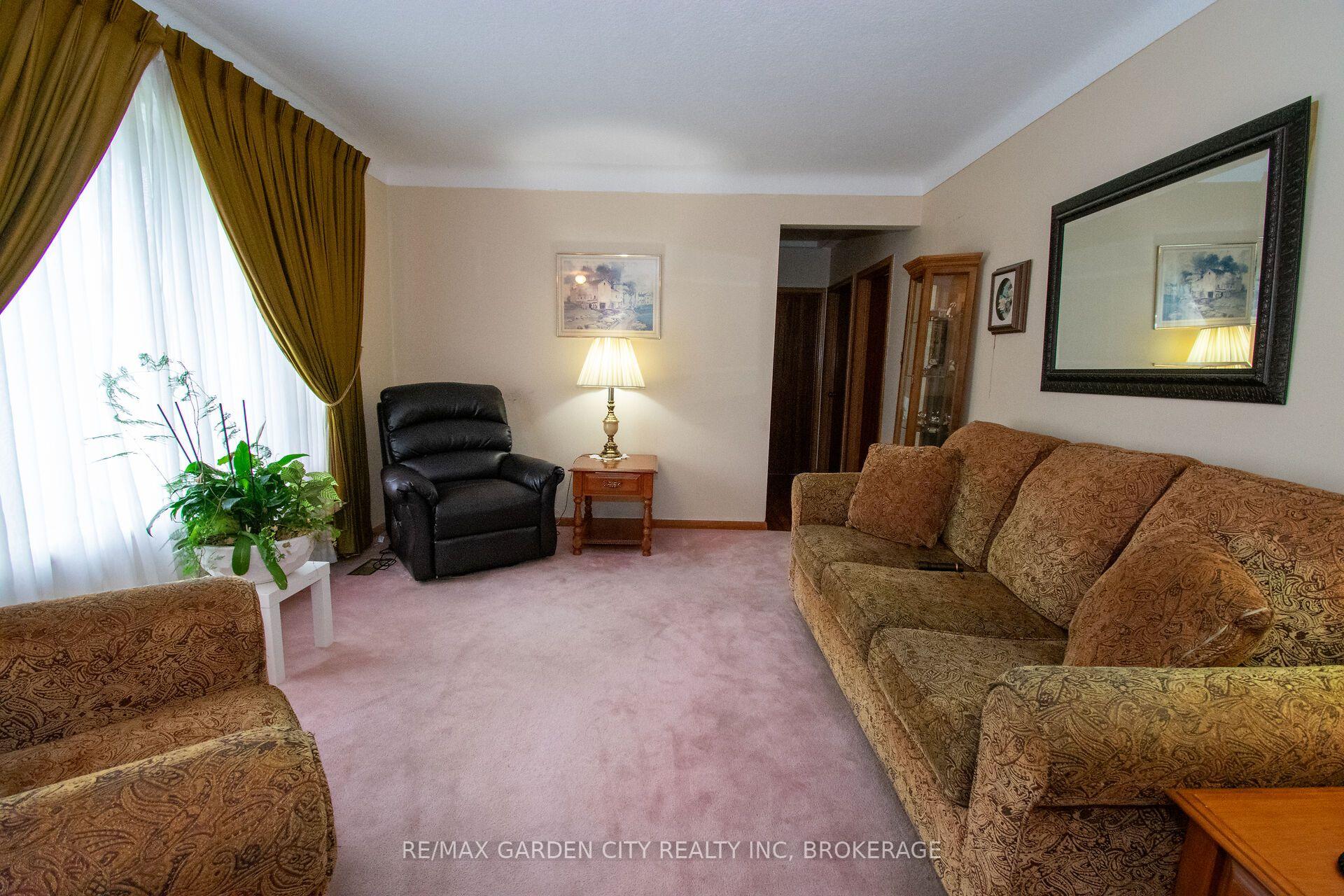 Photo 6 of 103 Kilgour Avenue, Welland, Broadway — HOMEH