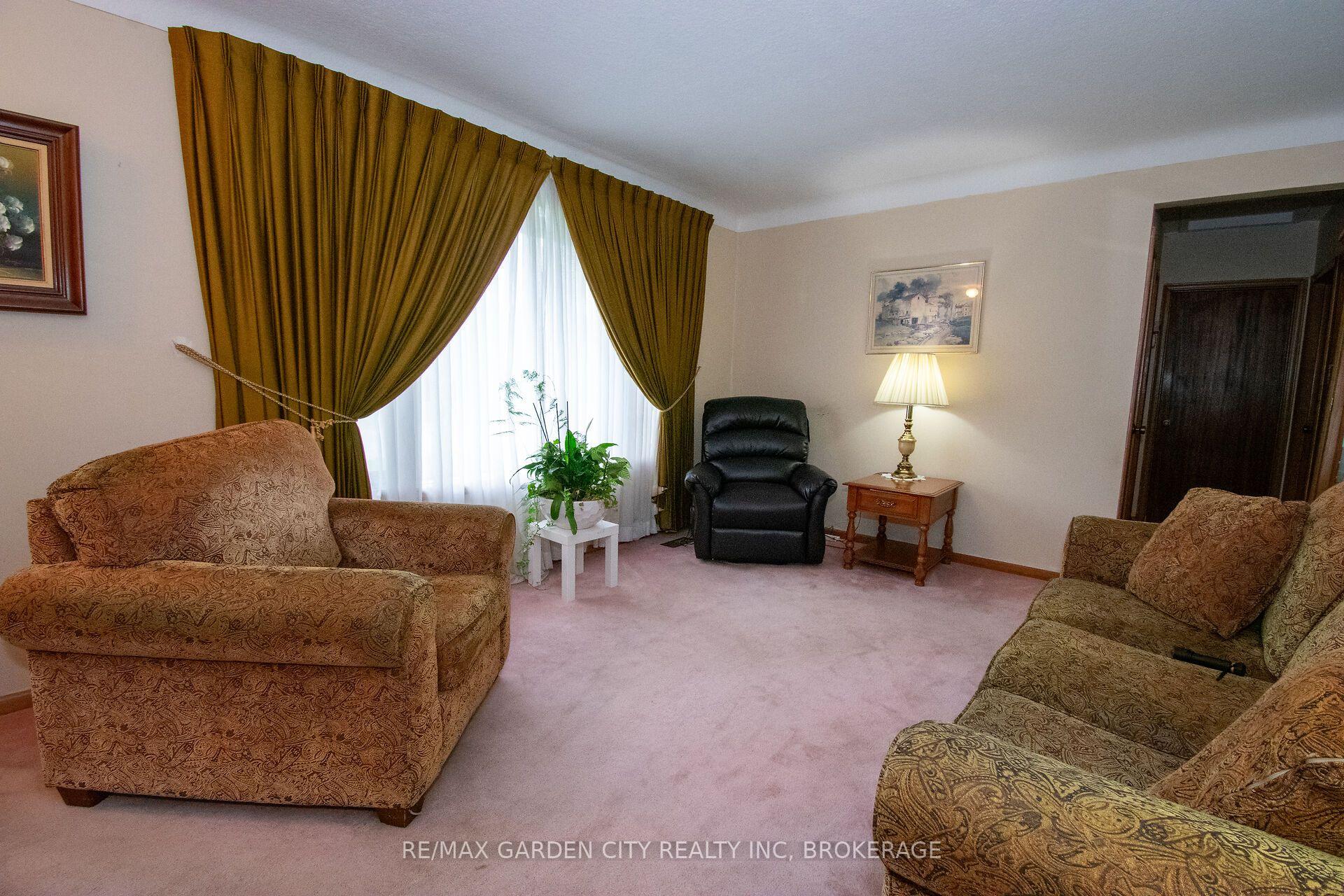 Photo 7 of 103 Kilgour Avenue, Welland, Broadway — HOMEH