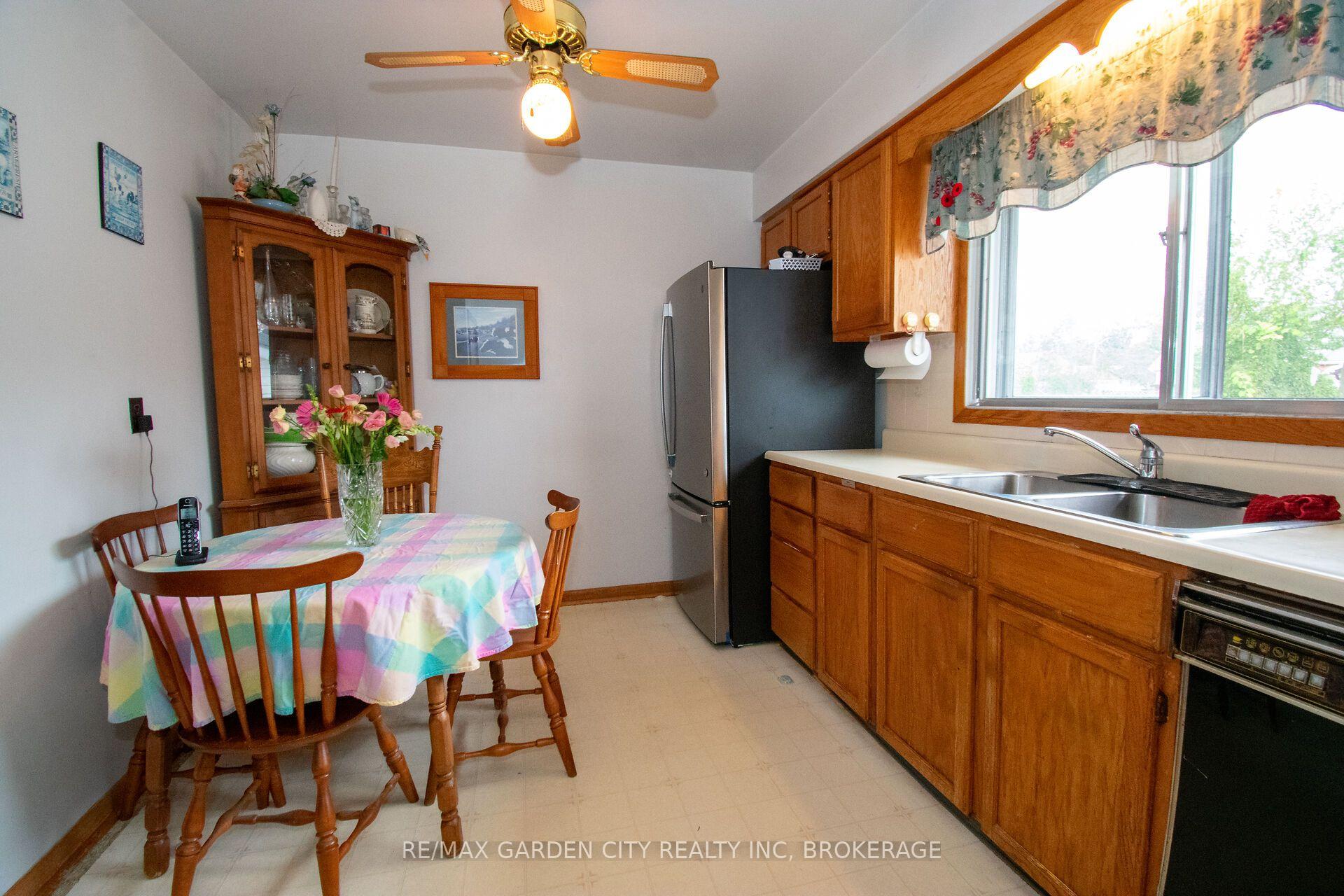 Photo 9 of 103 Kilgour Avenue, Welland, Broadway — HOMEH