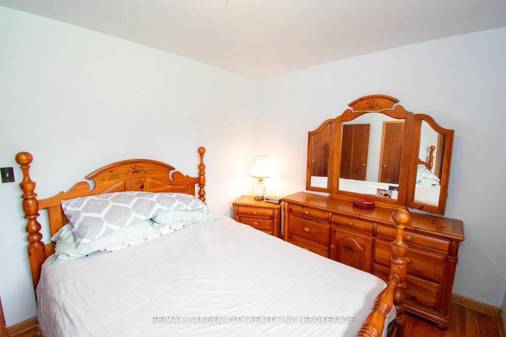 Photo 13 of 103 Kilgour Avenue, Welland, Broadway — HOMEH