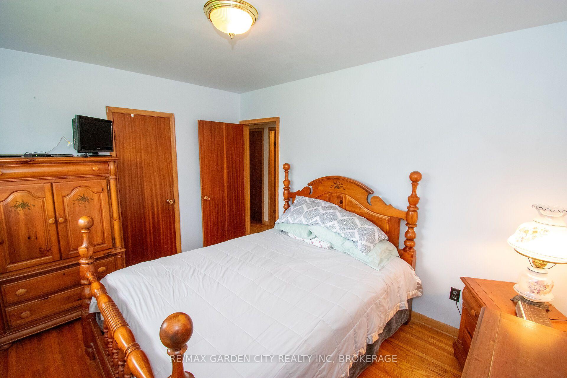 Photo 14 of 103 Kilgour Avenue, Welland, Broadway — HOMEH