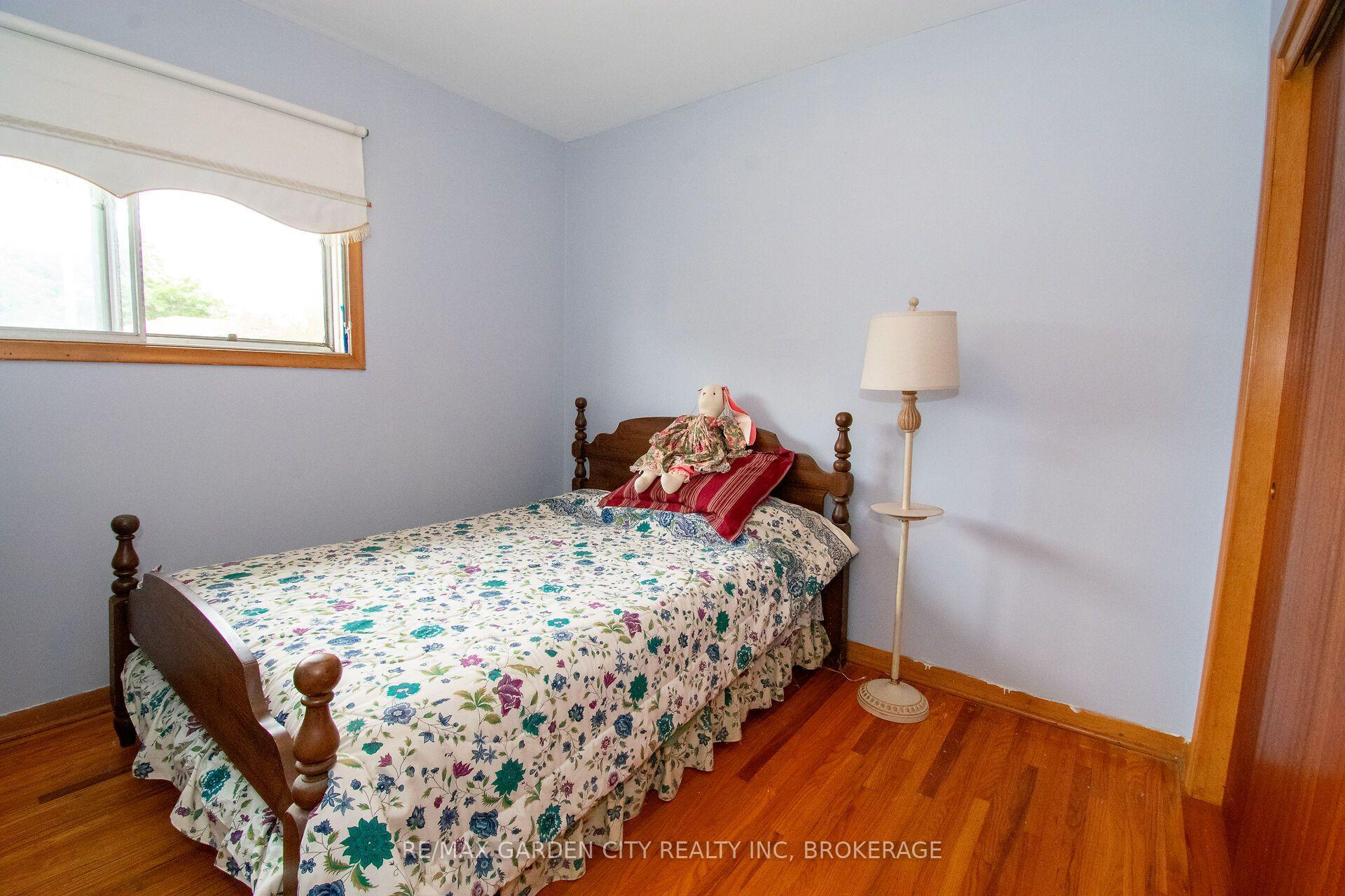 Photo 17 of 103 Kilgour Avenue, Welland, Broadway — HOMEH