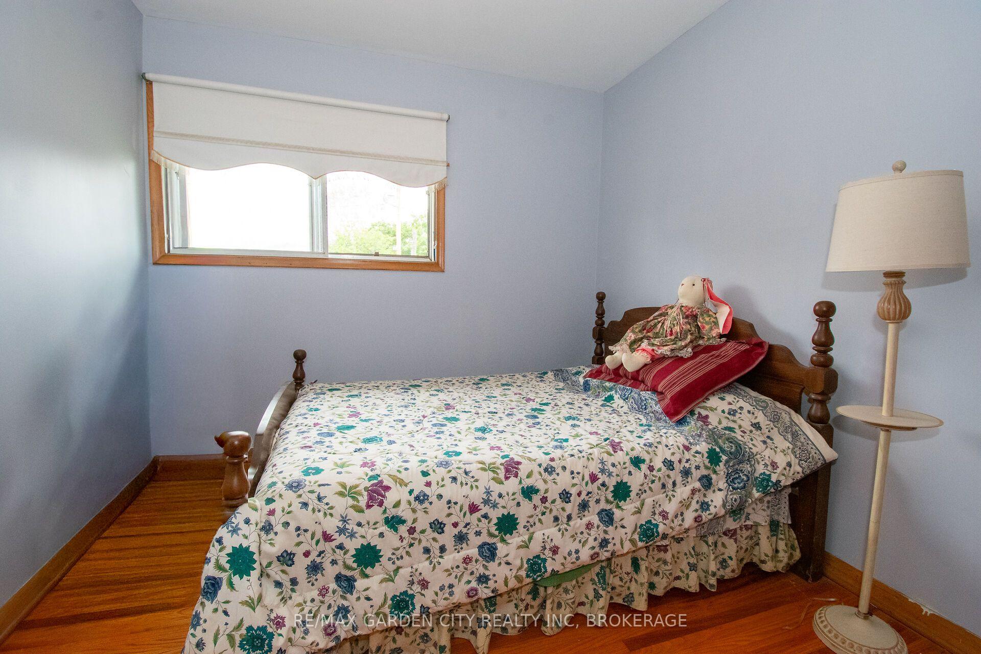 Photo 19 of 103 Kilgour Avenue, Welland, Broadway — HOMEH