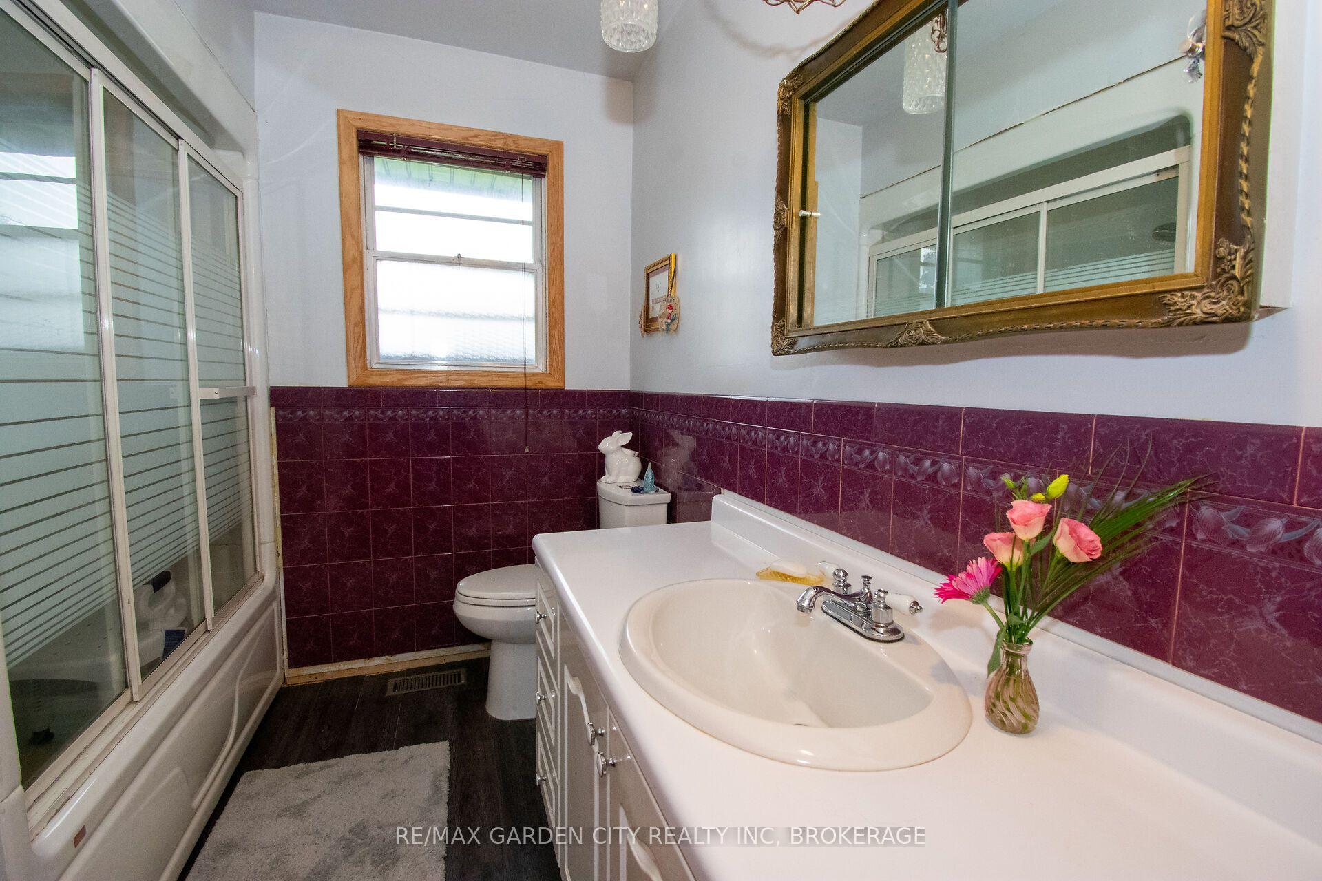 Photo 20 of 103 Kilgour Avenue, Welland, Broadway — HOMEH