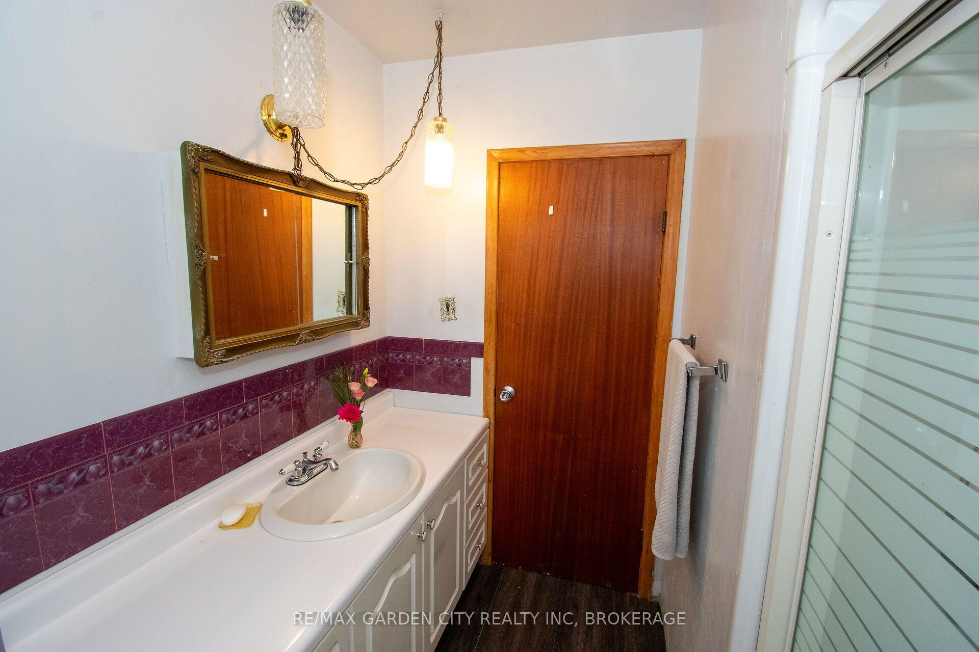 Photo 22 of 103 Kilgour Avenue, Welland, Broadway — HOMEH