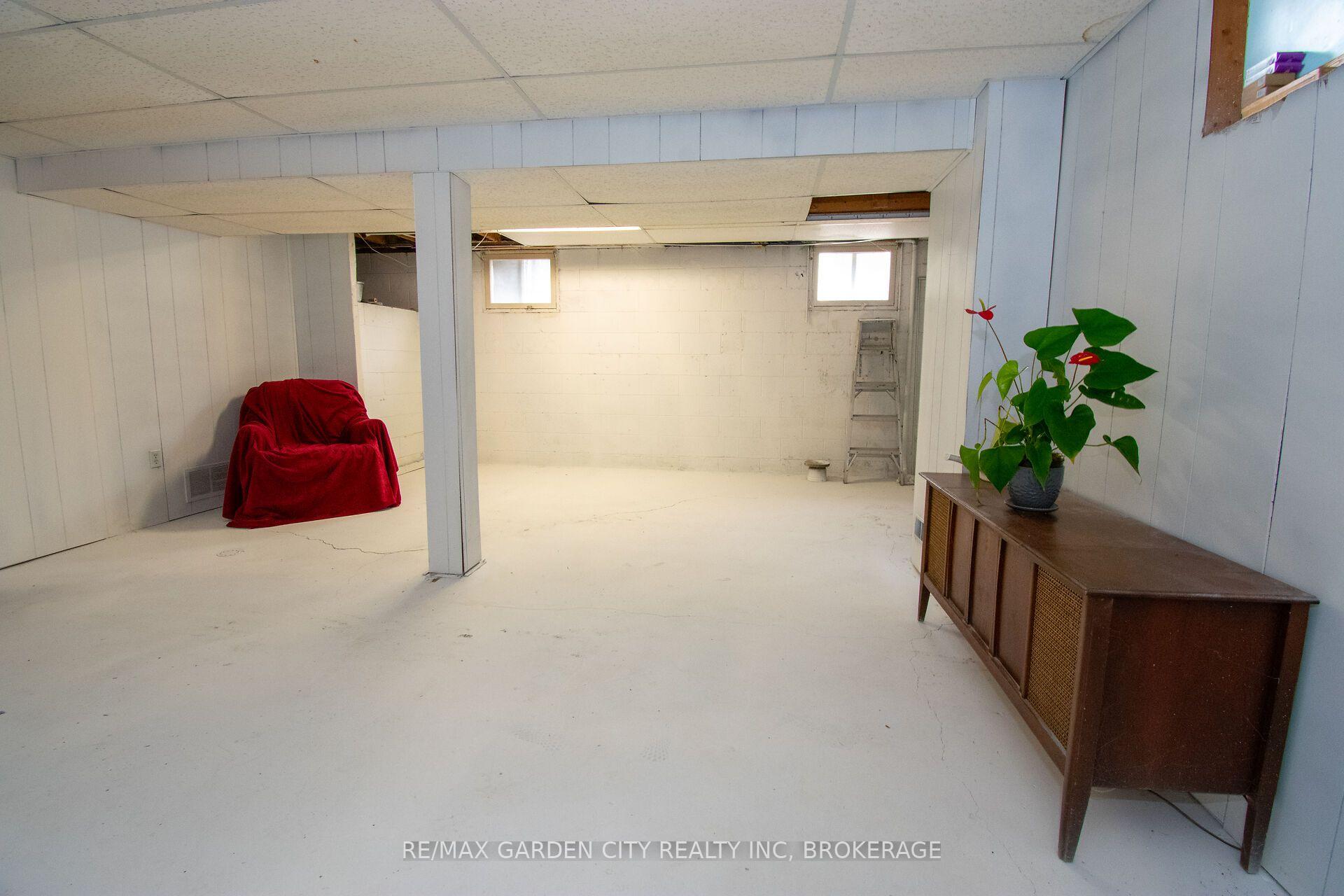 Photo 25 of 103 Kilgour Avenue, Welland, Broadway — HOMEH