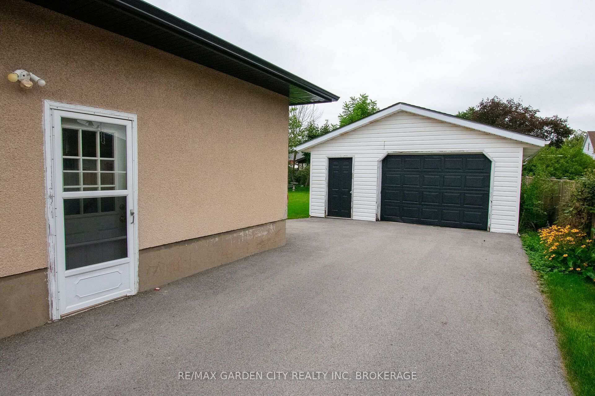 Photo 30 of 103 Kilgour Avenue, Welland, Broadway — HOMEH