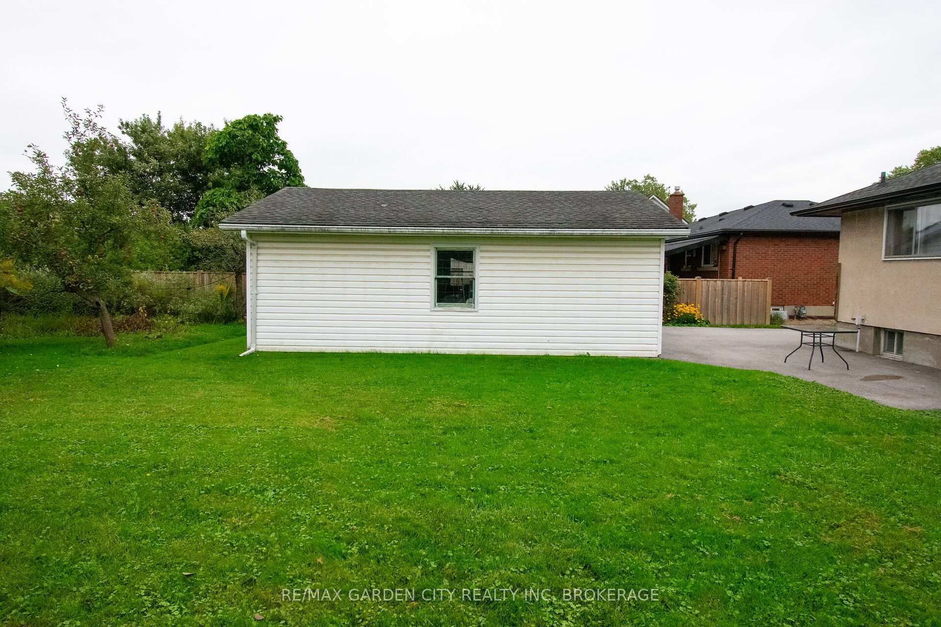 Photo 34 of 103 Kilgour Avenue, Welland, Broadway — HOMEH
