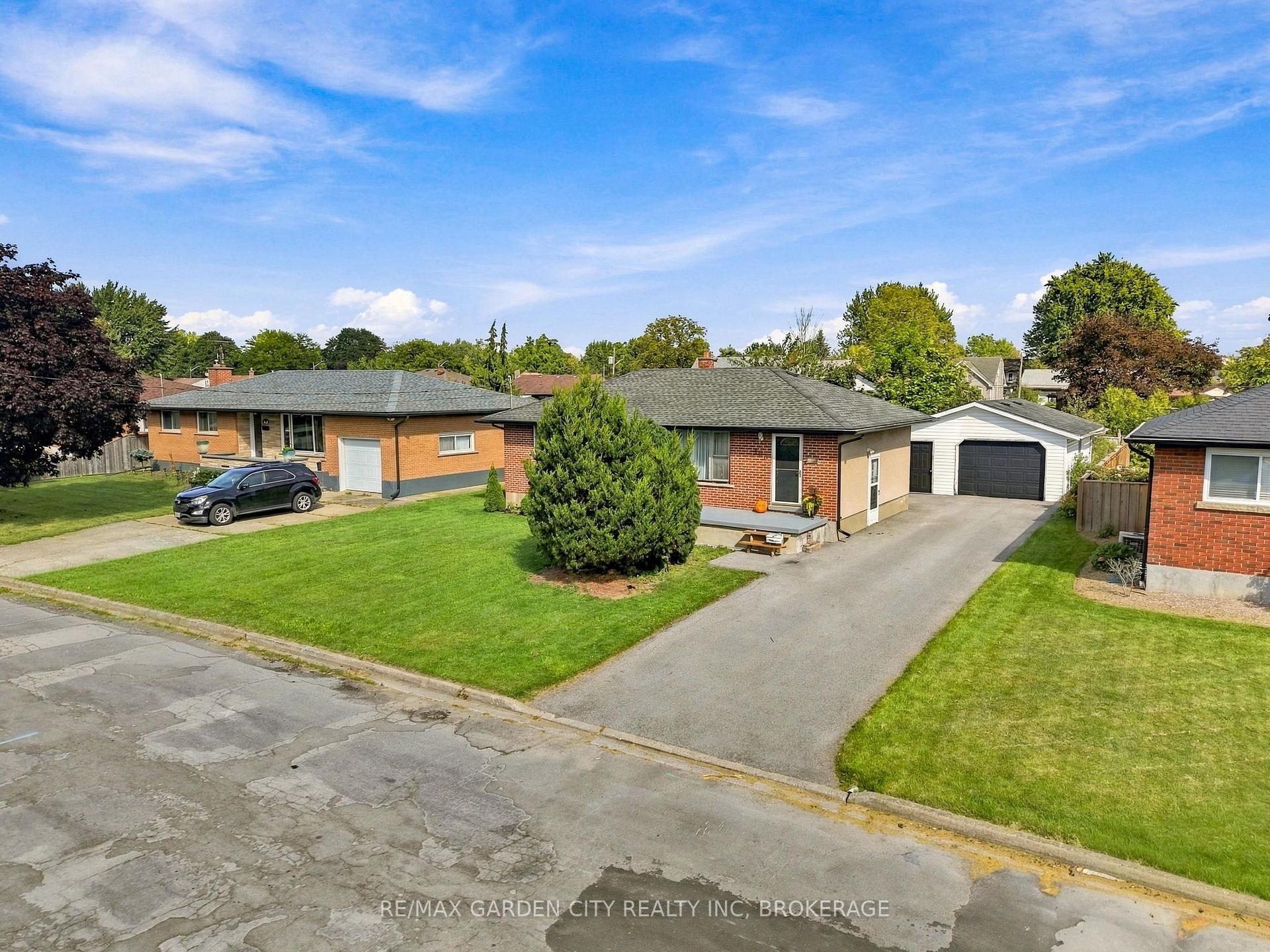 Photo 37 of 103 Kilgour Avenue, Welland, Broadway — HOMEH