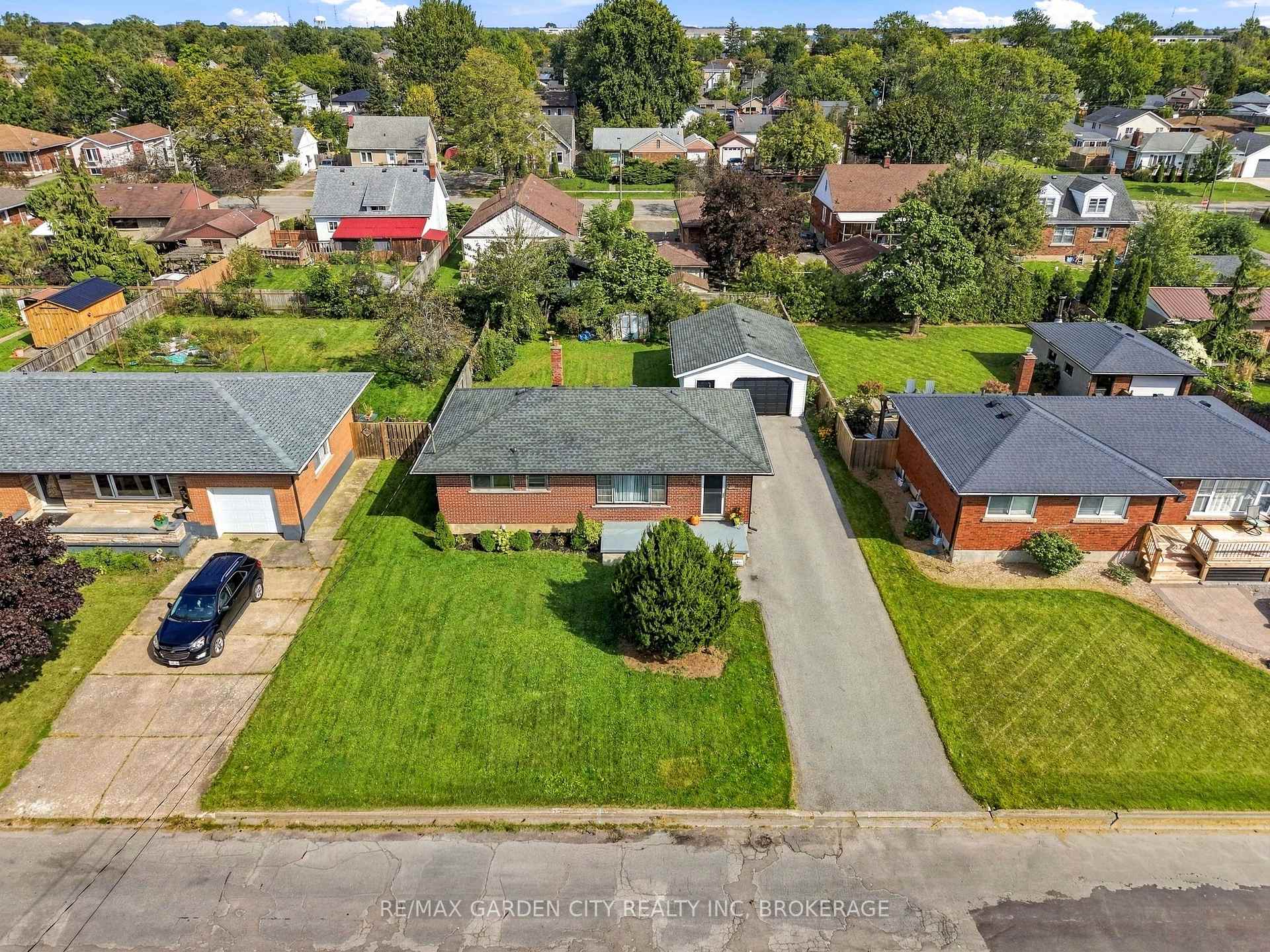Photo 38 of 103 Kilgour Avenue, Welland, Broadway — HOMEH