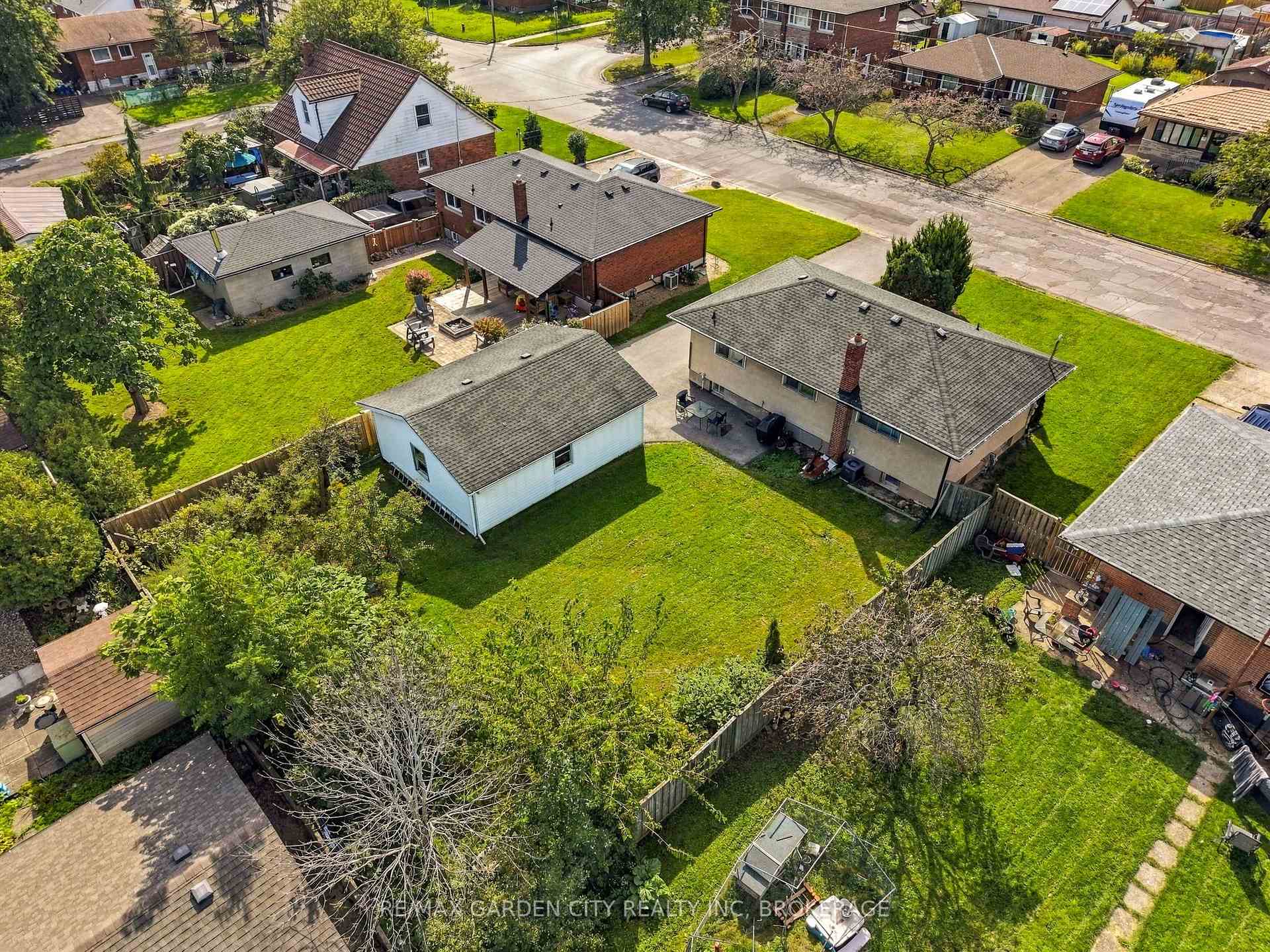 Photo 39 of 103 Kilgour Avenue, Welland, Broadway — HOMEH