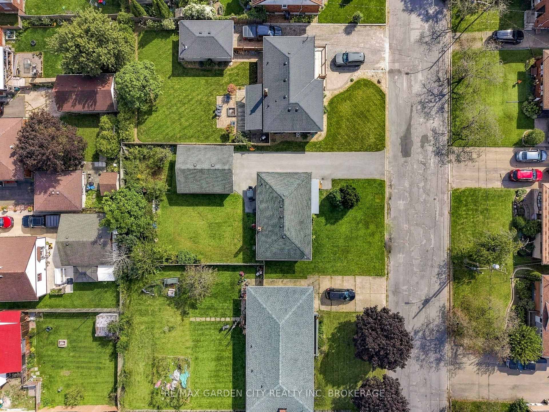 Photo 40 of 103 Kilgour Avenue, Welland, Broadway — HOMEH