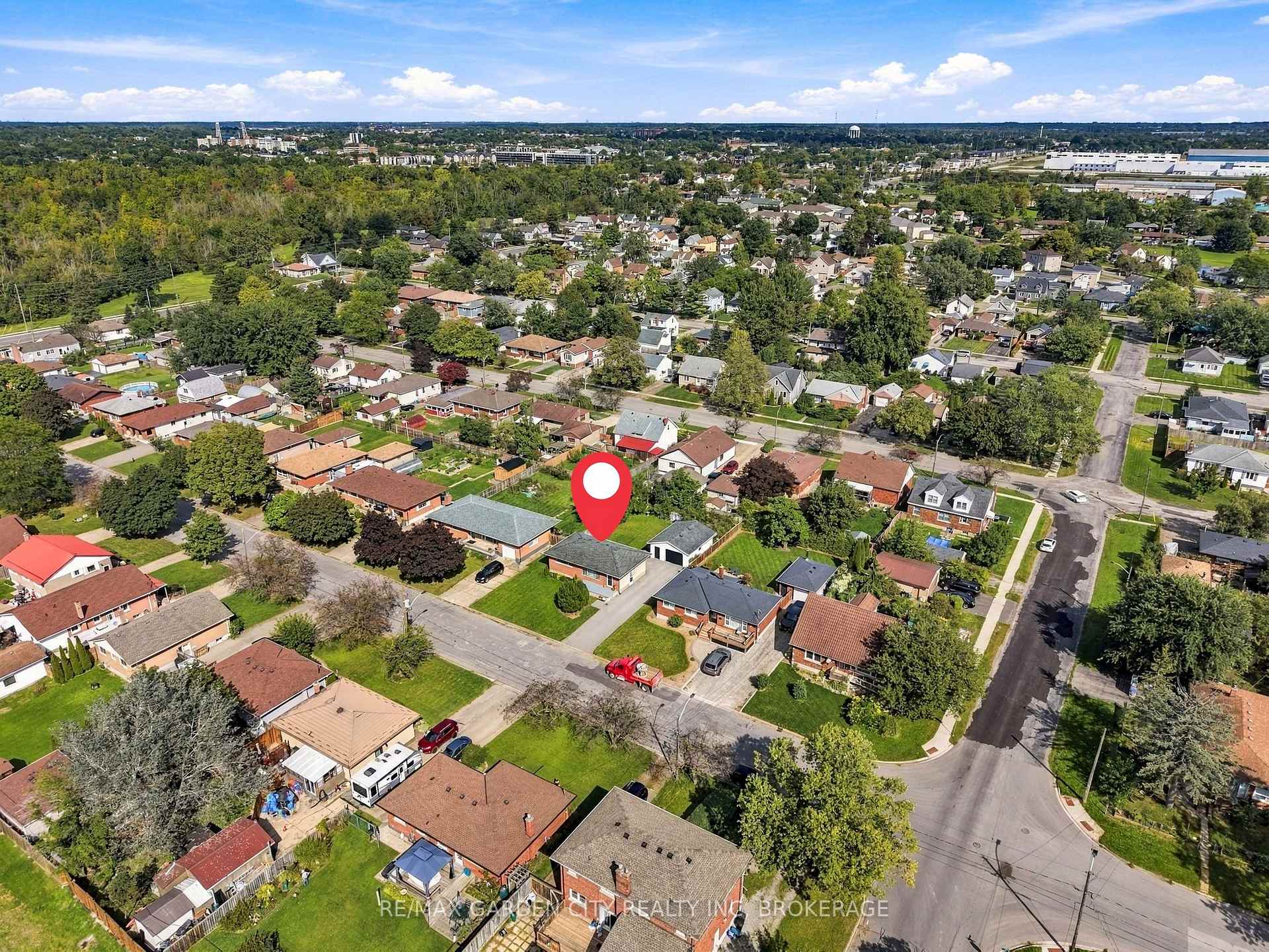 Photo 41 of 103 Kilgour Avenue, Welland, Broadway — HOMEH