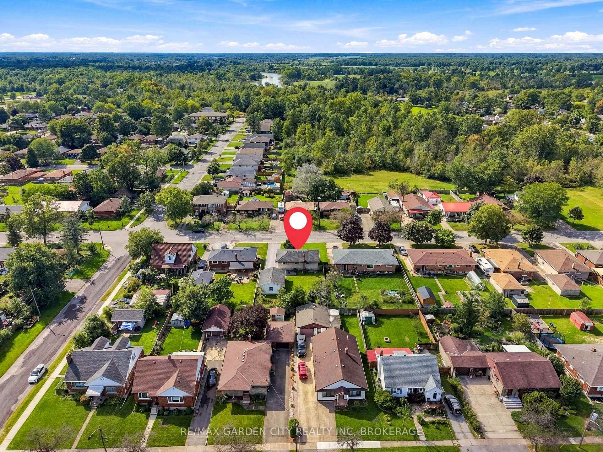 Photo 42 of 103 Kilgour Avenue, Welland, Broadway — HOMEH