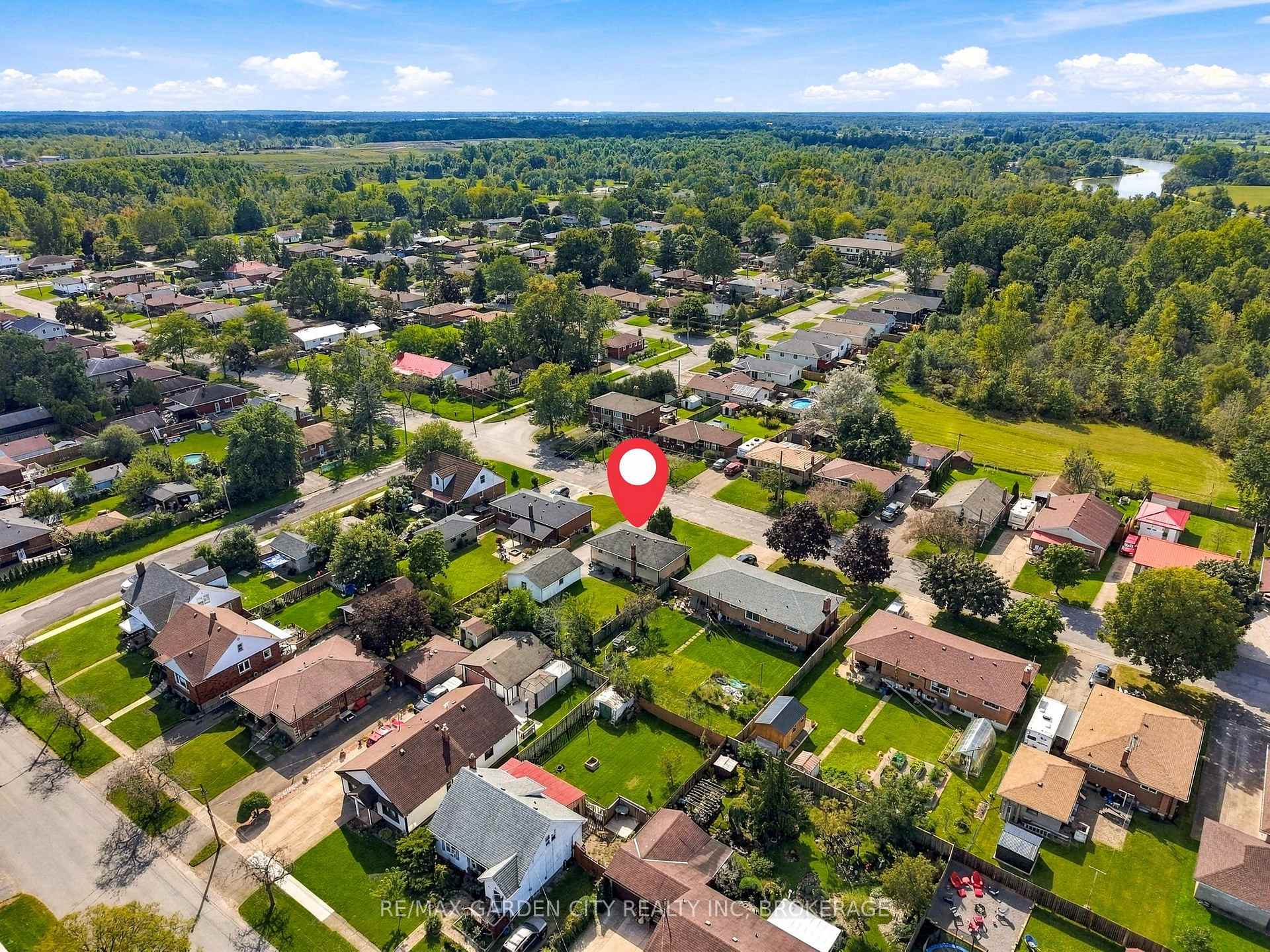 Photo 43 of 103 Kilgour Avenue, Welland, Broadway — HOMEH