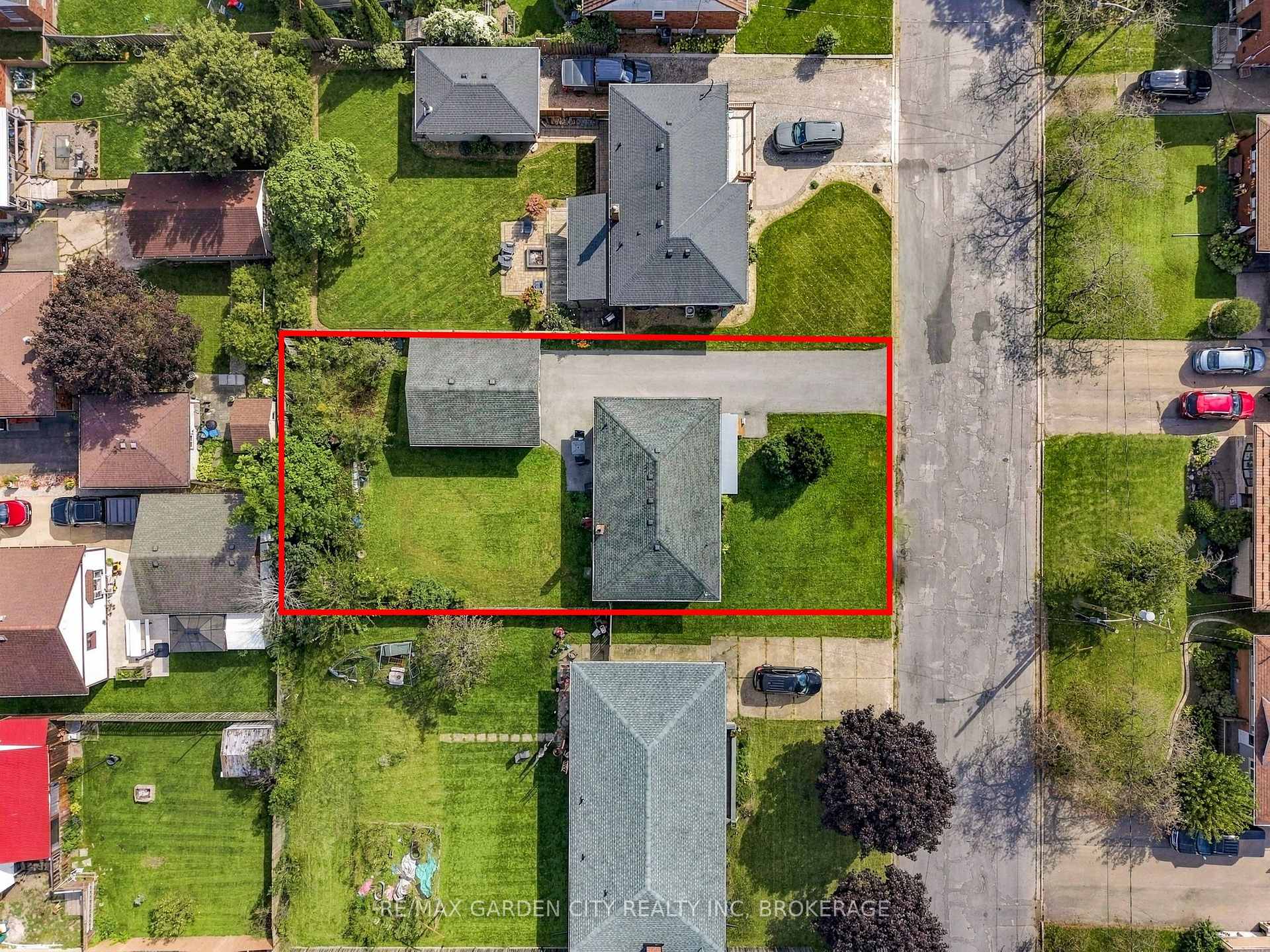 Photo 44 of 103 Kilgour Avenue, Welland, Broadway — HOMEH