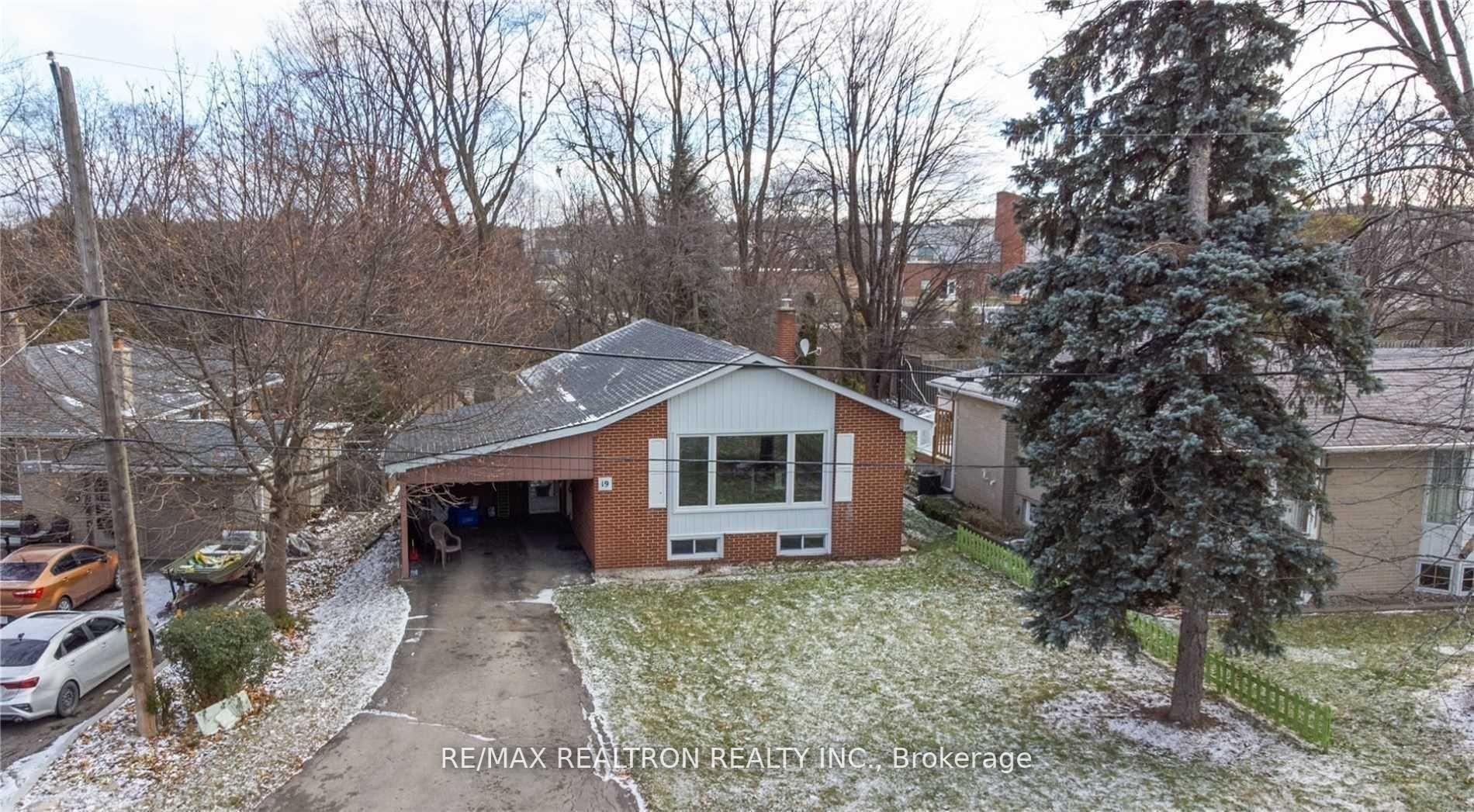 Photo 2 of 19 Wenderly Drive, Aurora, Aurora Village — HOMEH