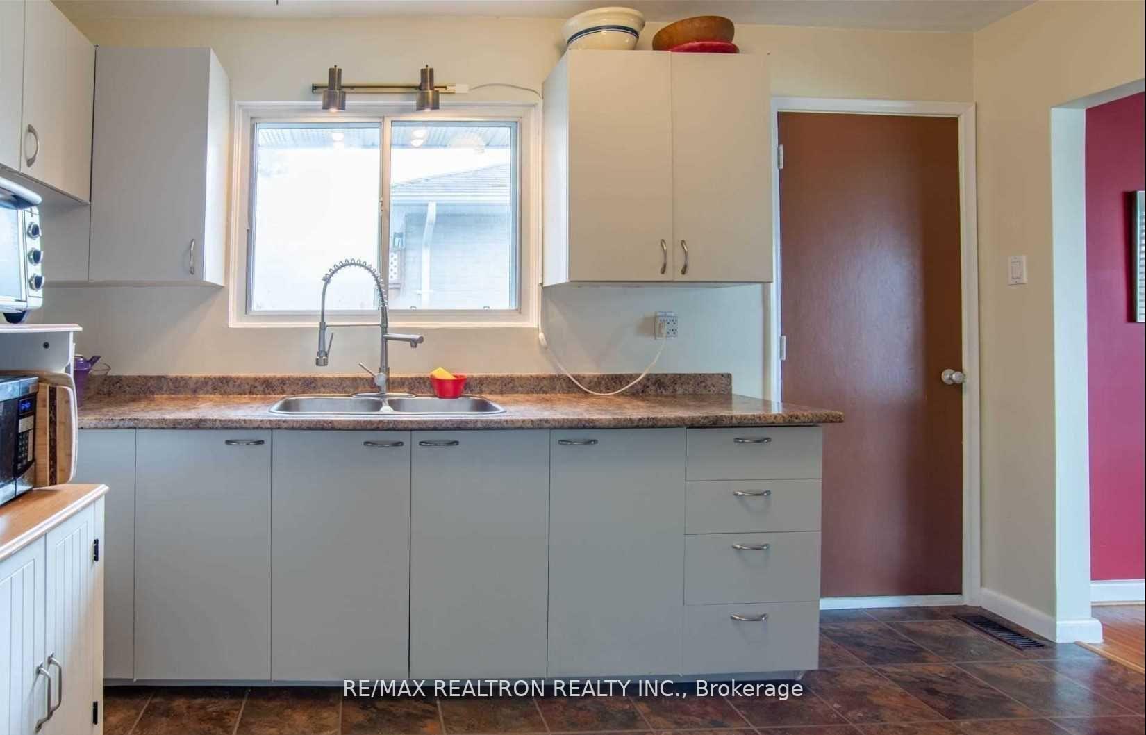 Photo 6 of 19 Wenderly Drive, Aurora, Aurora Village — HOMEH