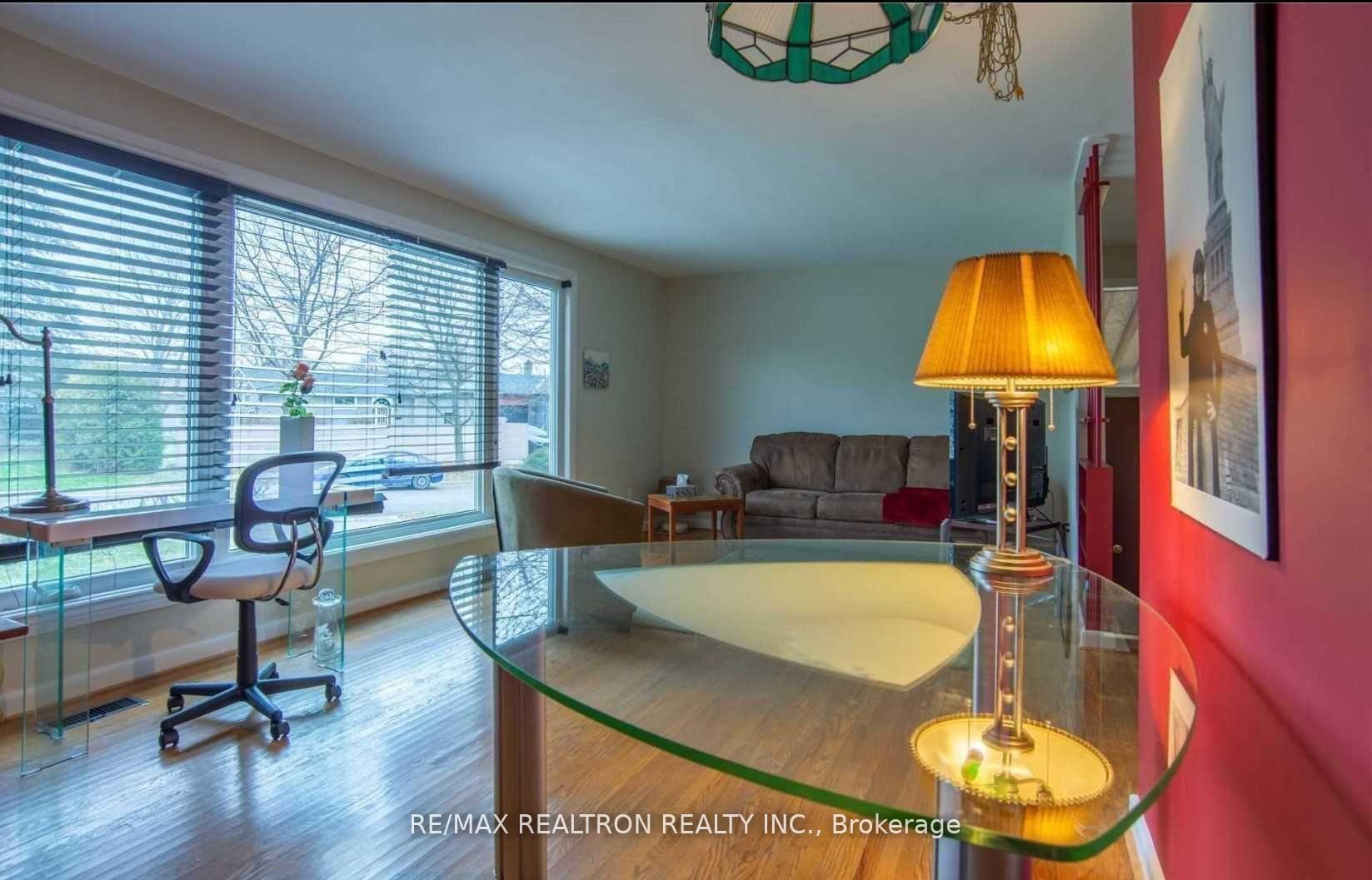 Photo 9 of 19 Wenderly Drive, Aurora, Aurora Village — HOMEH
