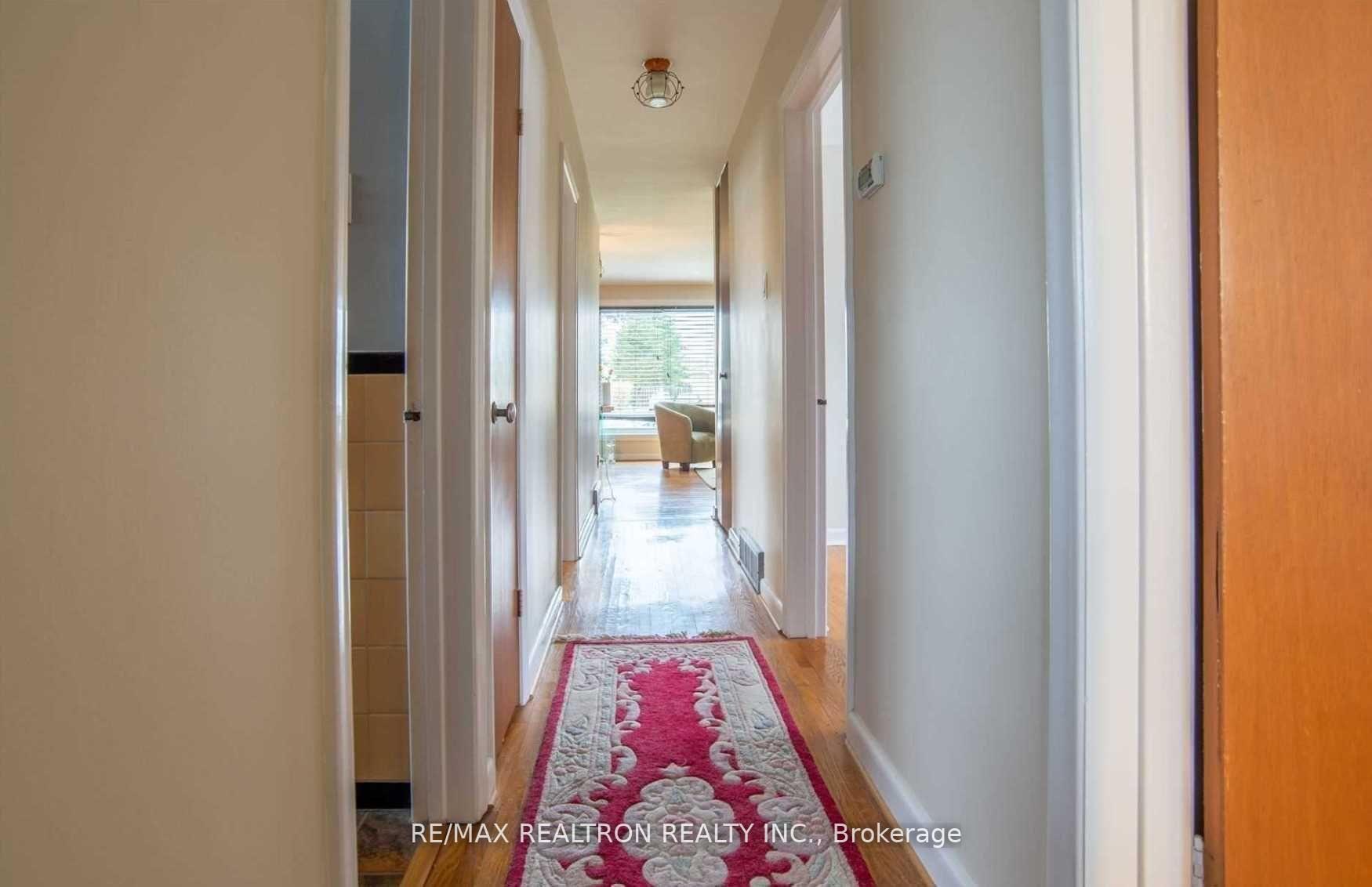 Photo 12 of 19 Wenderly Drive, Aurora, Aurora Village — HOMEH