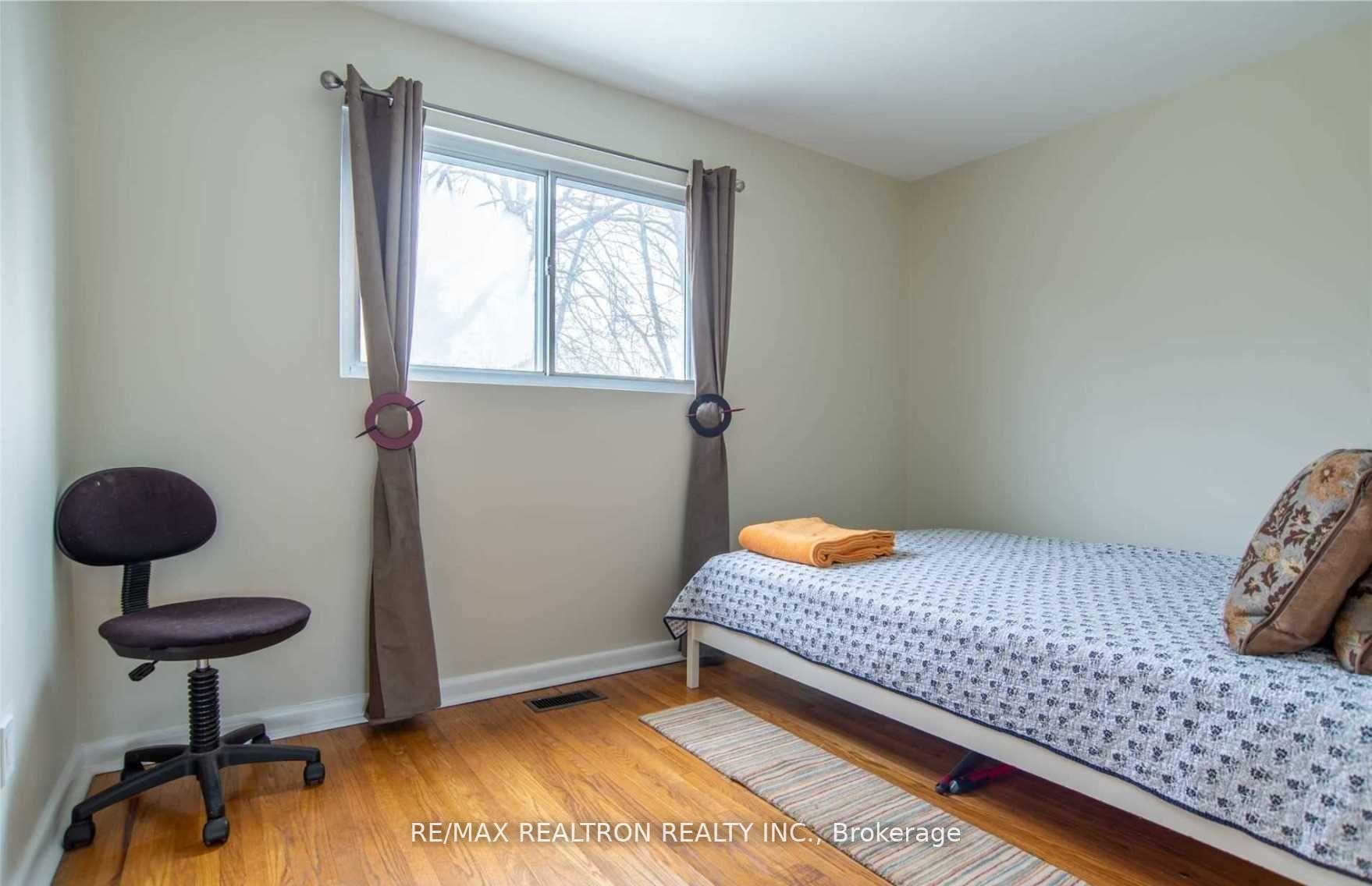 Photo 13 of 19 Wenderly Drive, Aurora, Aurora Village — HOMEH