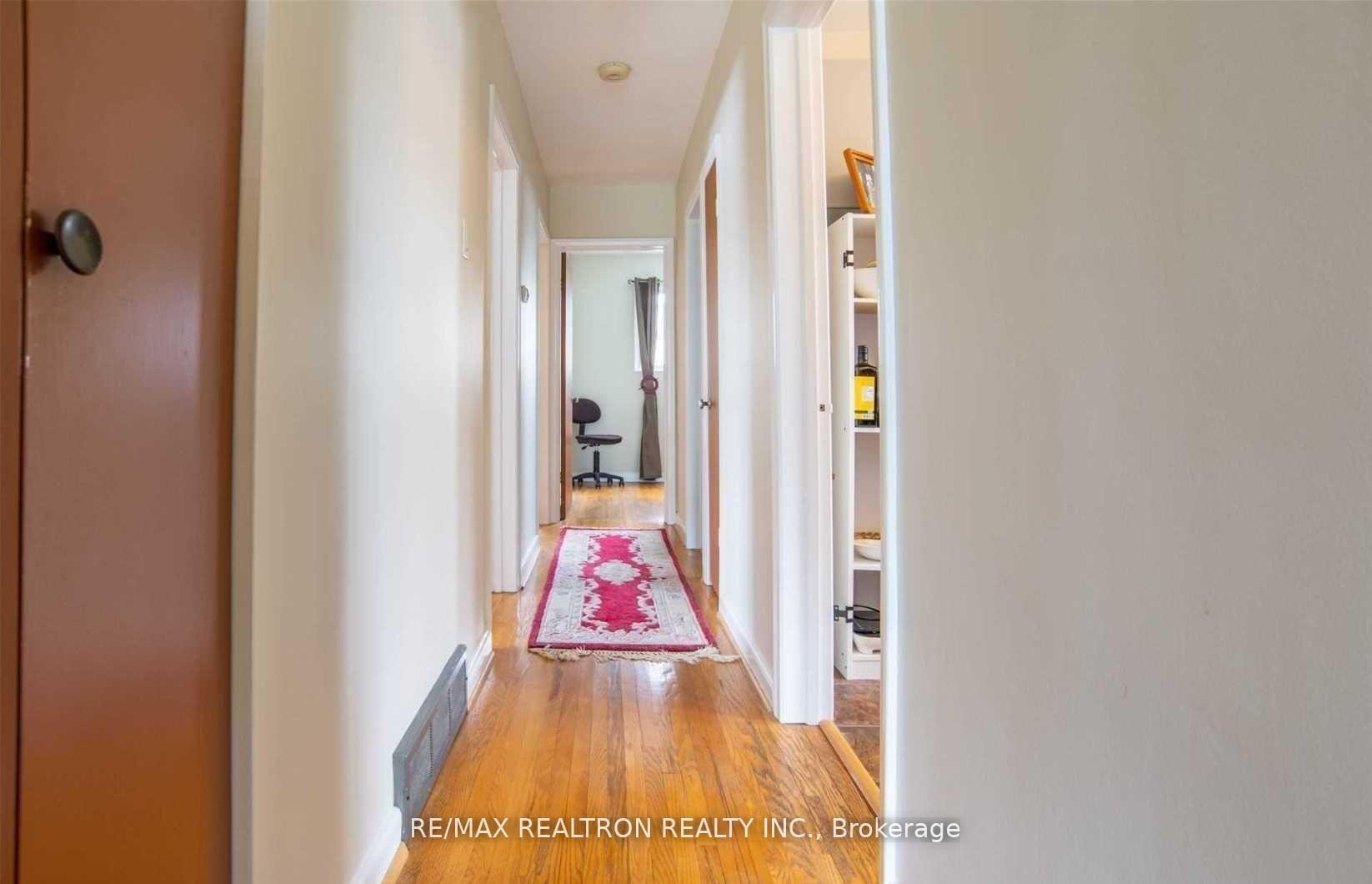Photo 17 of 19 Wenderly Drive, Aurora, Aurora Village — HOMEH