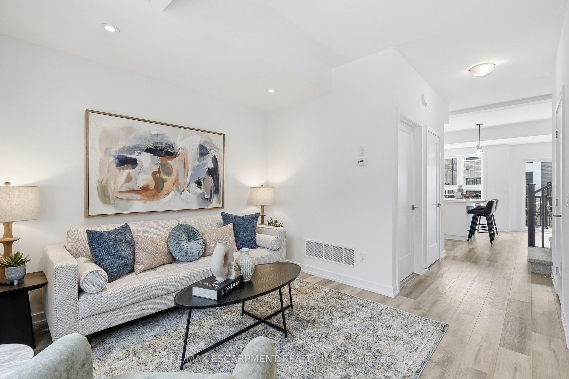 Photo 4 of 173 Burke Street, Hamilton, Waterdown — HOMEH