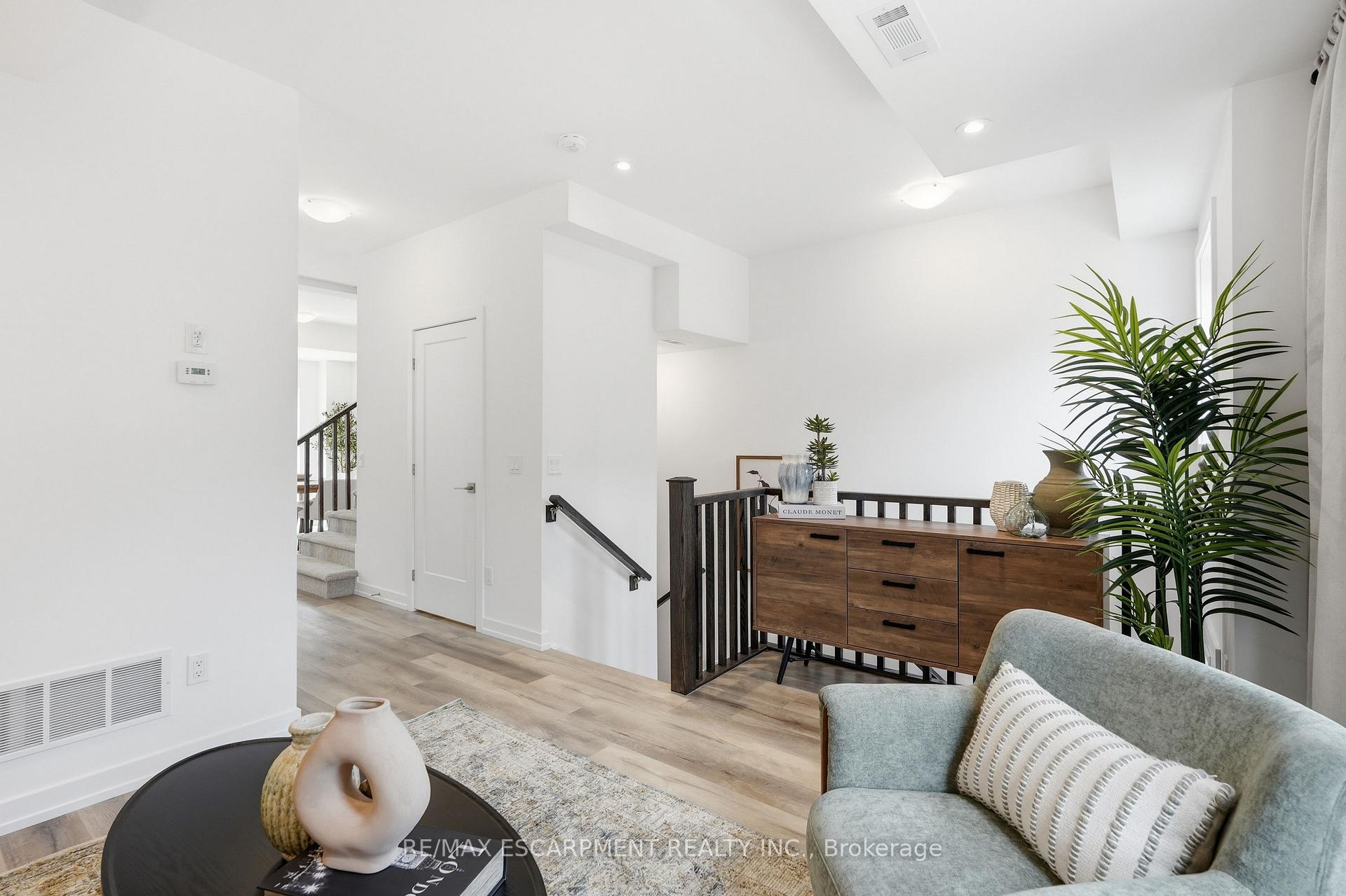 Photo 5 of 173 Burke Street, Hamilton, Waterdown — HOMEH