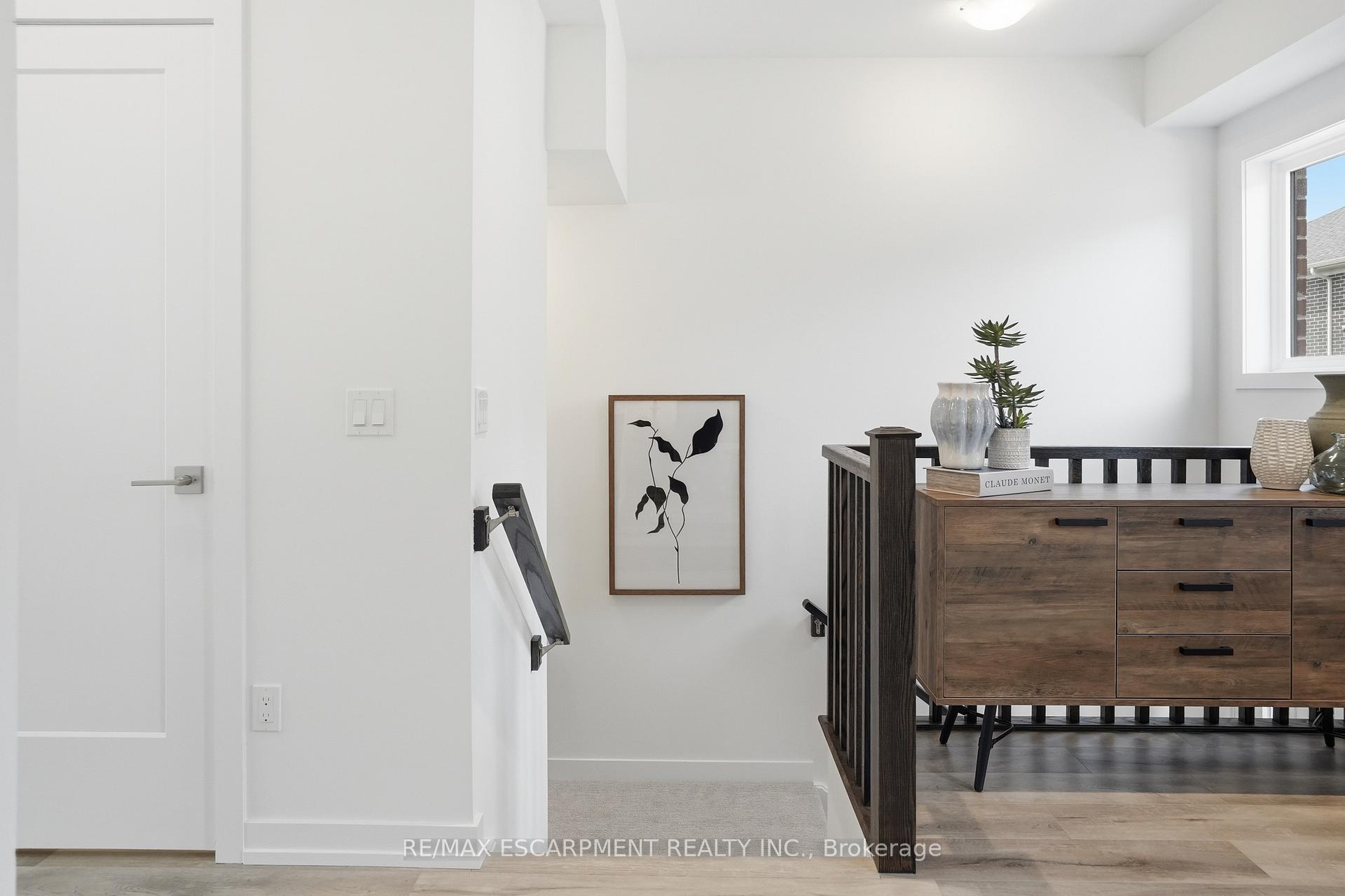 Photo 6 of 173 Burke Street, Hamilton, Waterdown — HOMEH