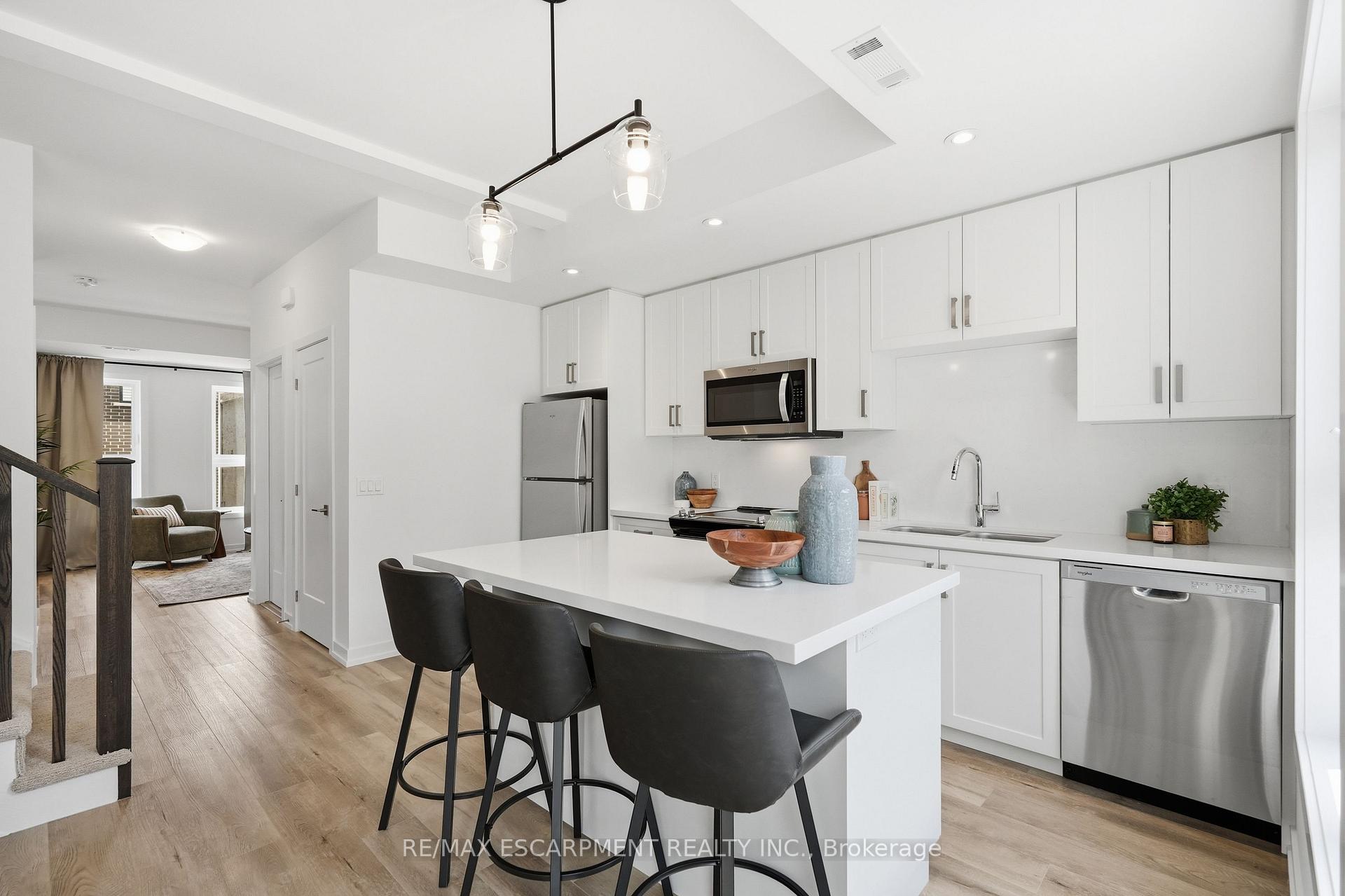Photo 8 of 173 Burke Street, Hamilton, Waterdown — HOMEH