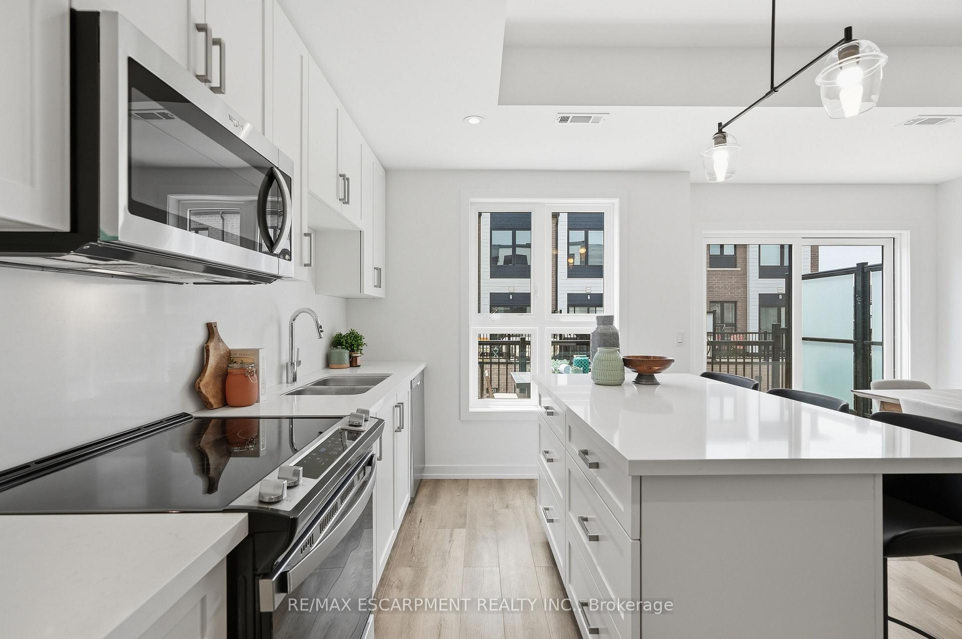 Photo 9 of 173 Burke Street, Hamilton, Waterdown — HOMEH
