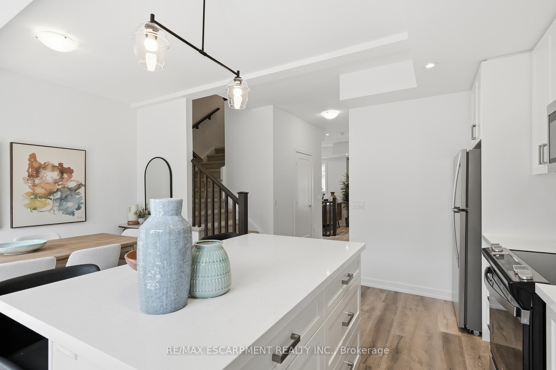 Photo 10 of 173 Burke Street, Hamilton, Waterdown — HOMEH