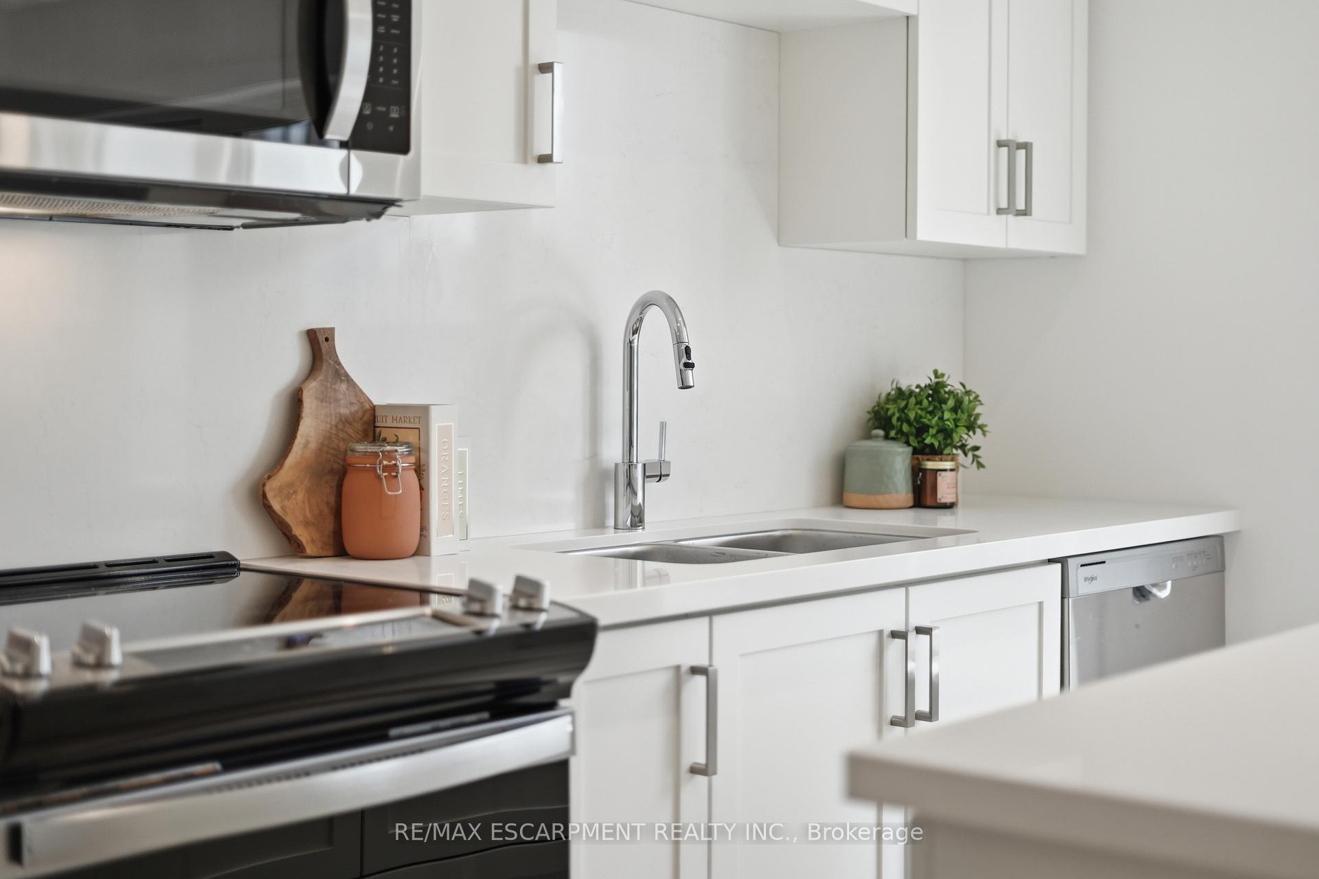 Photo 15 of 173 Burke Street, Hamilton, Waterdown — HOMEH