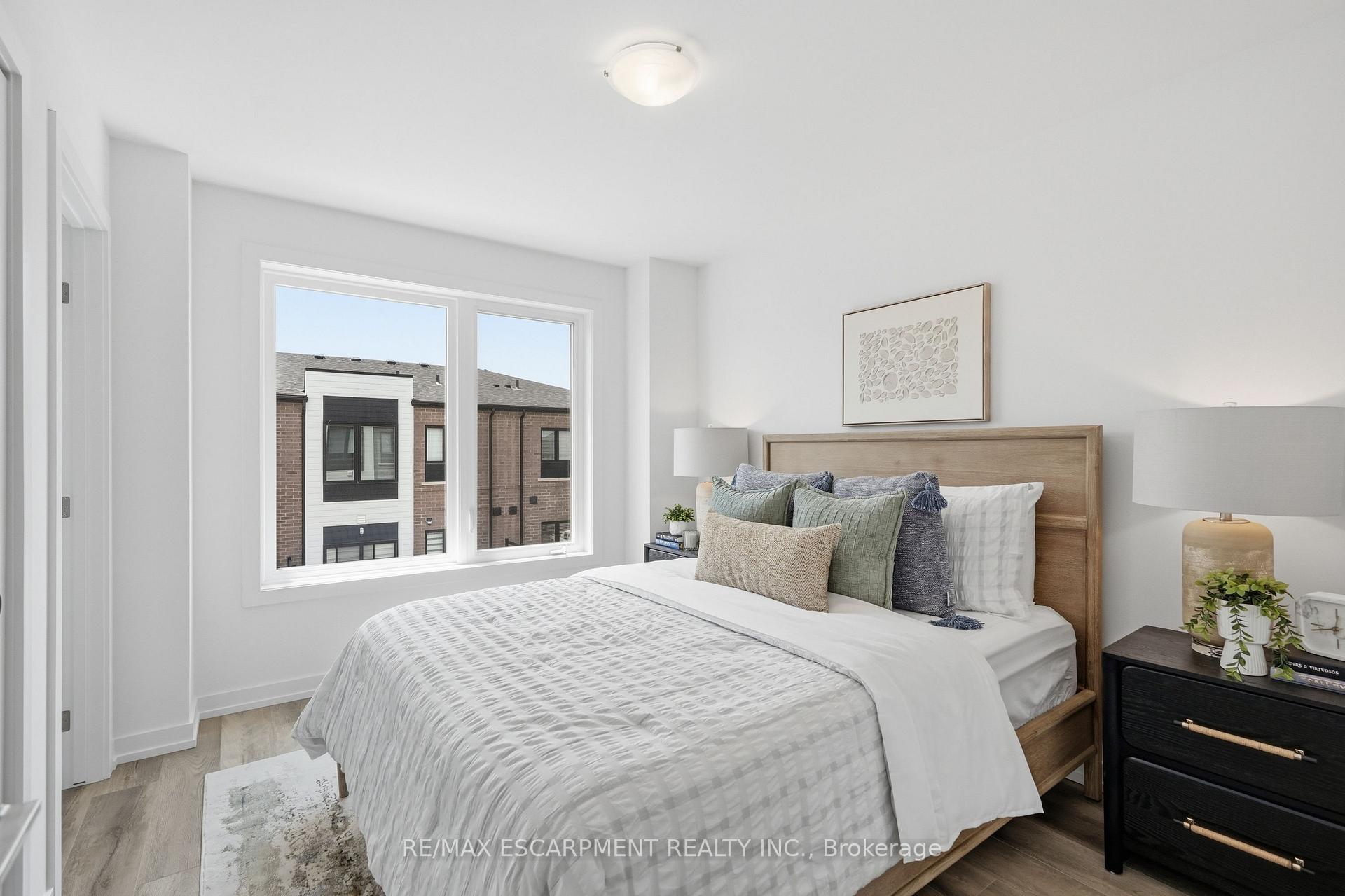 Photo 23 of 173 Burke Street, Hamilton, Waterdown — HOMEH