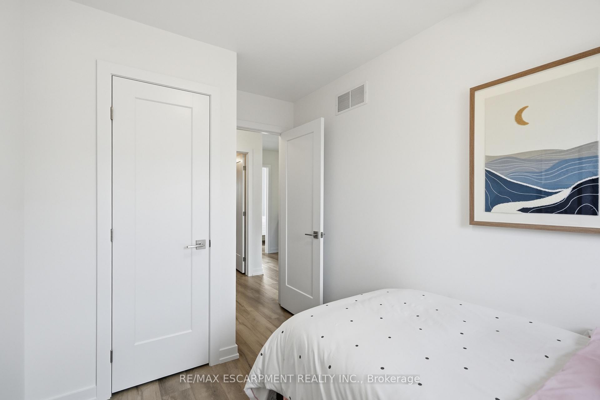 Photo 37 of 173 Burke Street, Hamilton, Waterdown — HOMEH