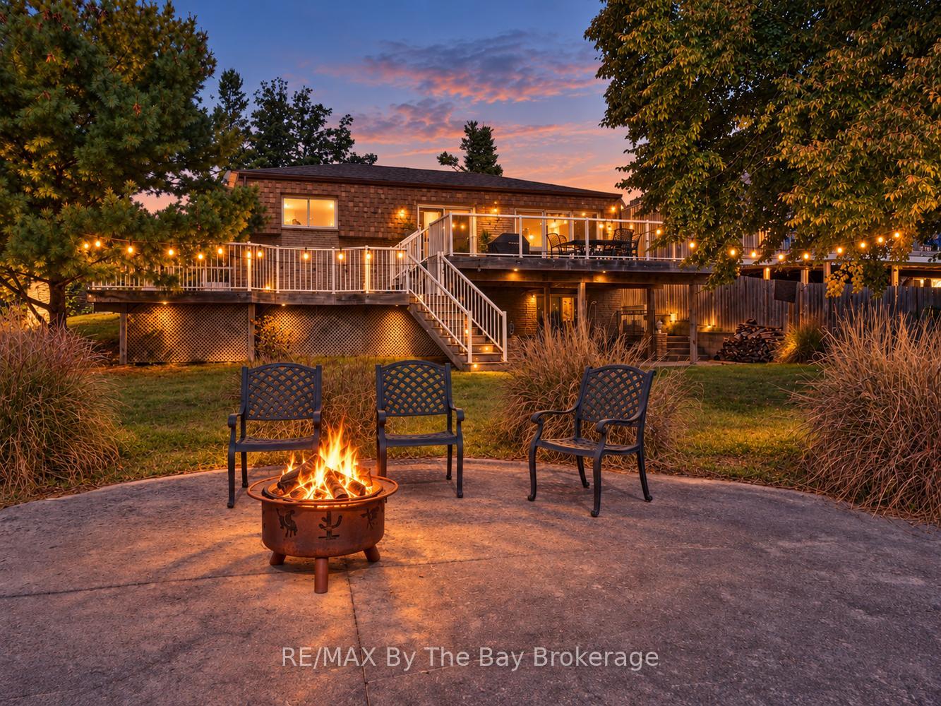 Photo 1 of 83 Old Mosley Street, Wasaga Beach — HOMEH