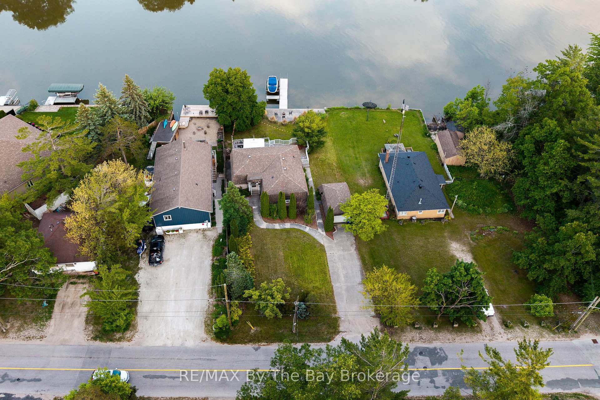 Photo 65 of 83 Old Mosley Street, Wasaga Beach — HOMEH